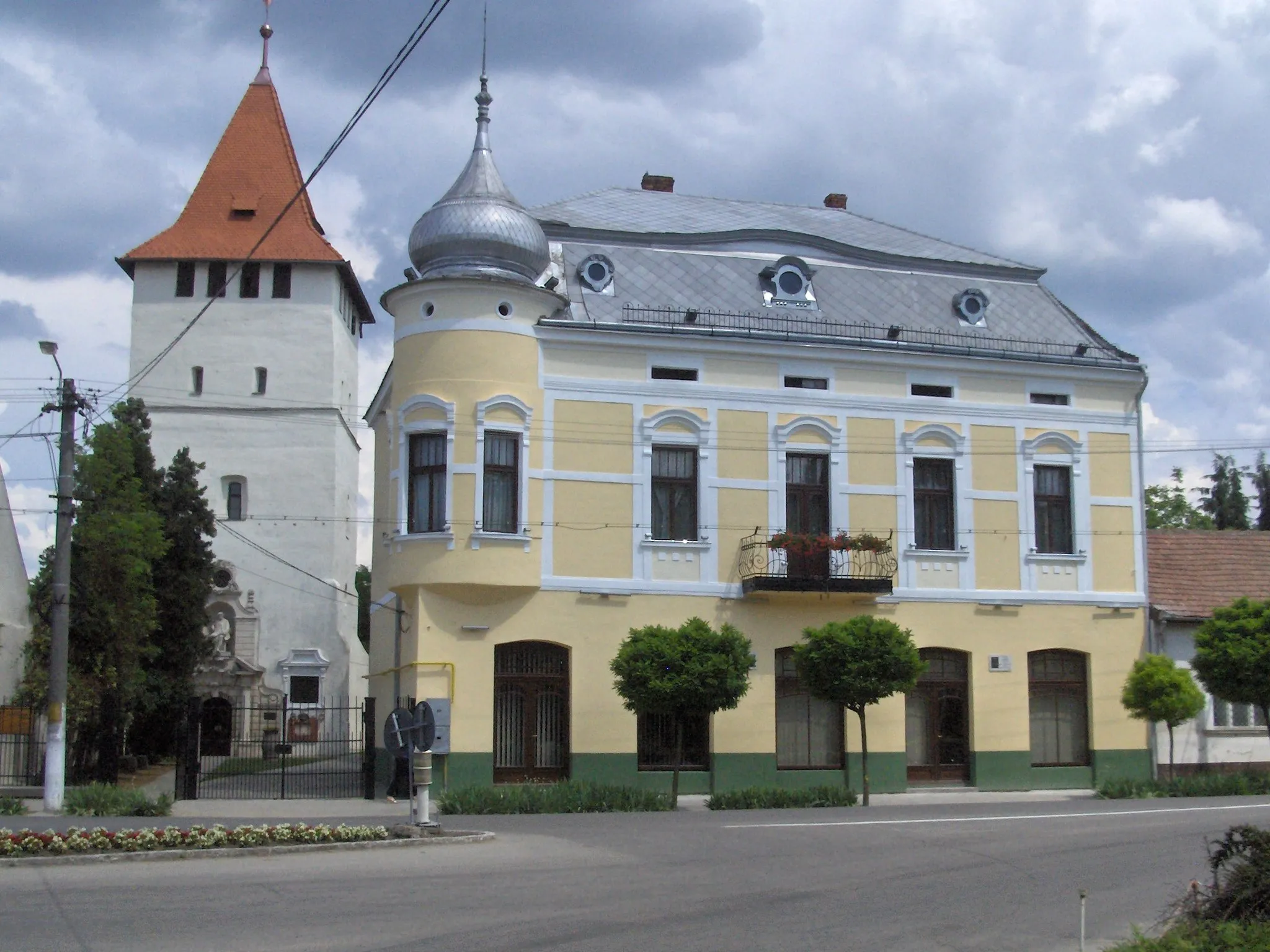 Photo showing: Truncated Tower and Arany Palace