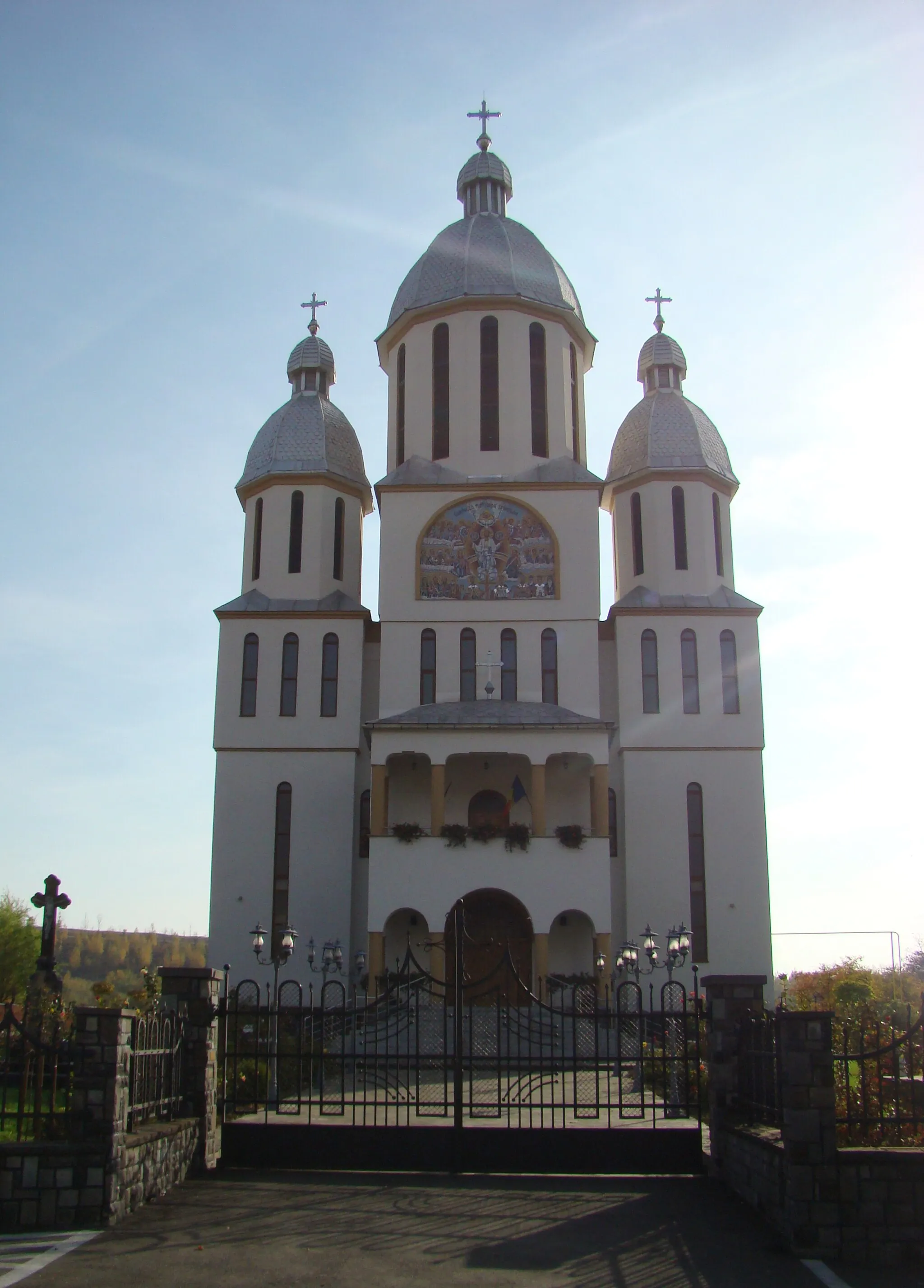 Photo showing: Biserica ortodoxă „Duminica Tuturor Sfinților” din Tăuții de Sus