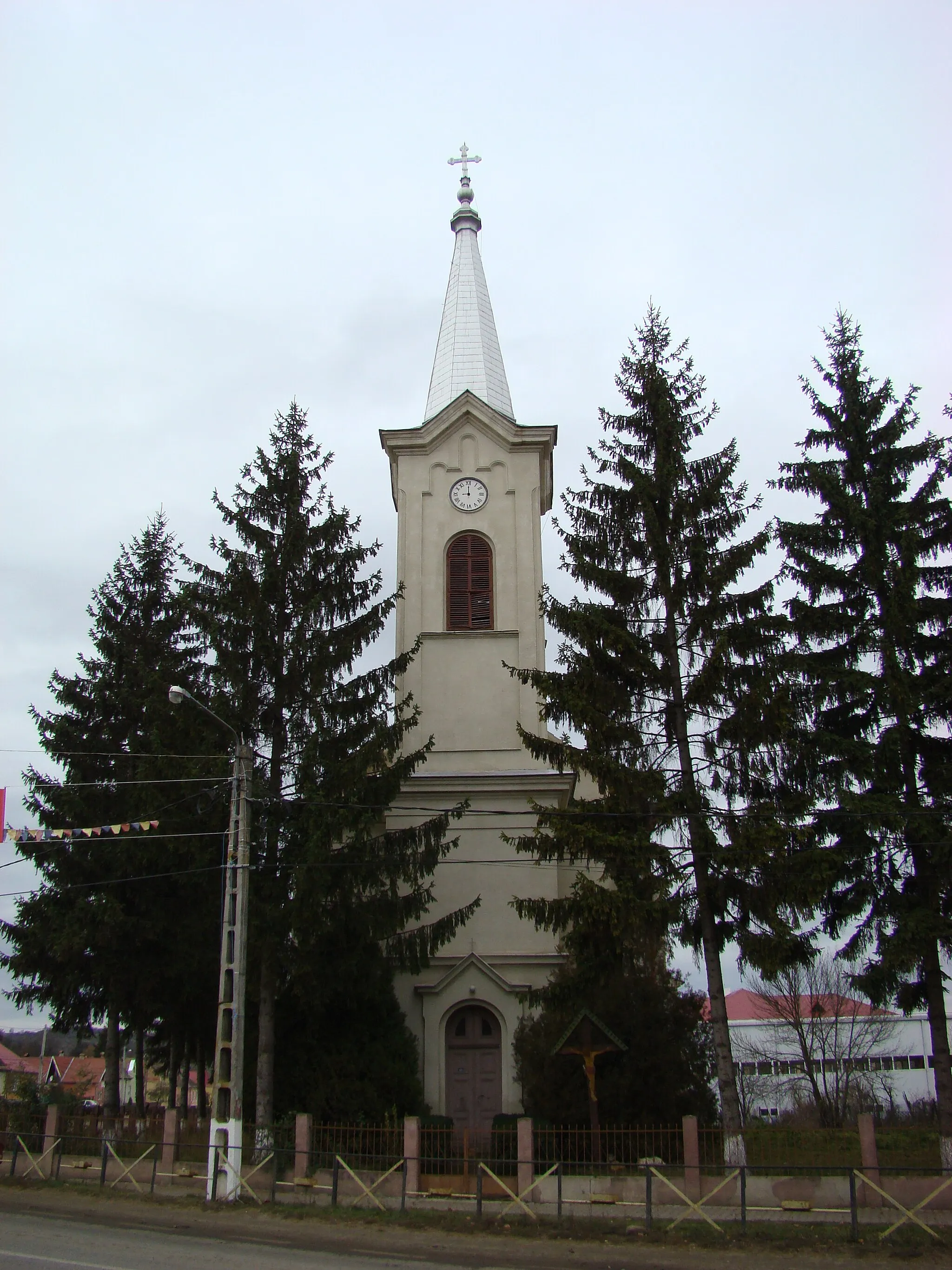 Photo showing: Roman Catholic Church in Teaca (Teke), Bistrița-Năsăud County, Romania
