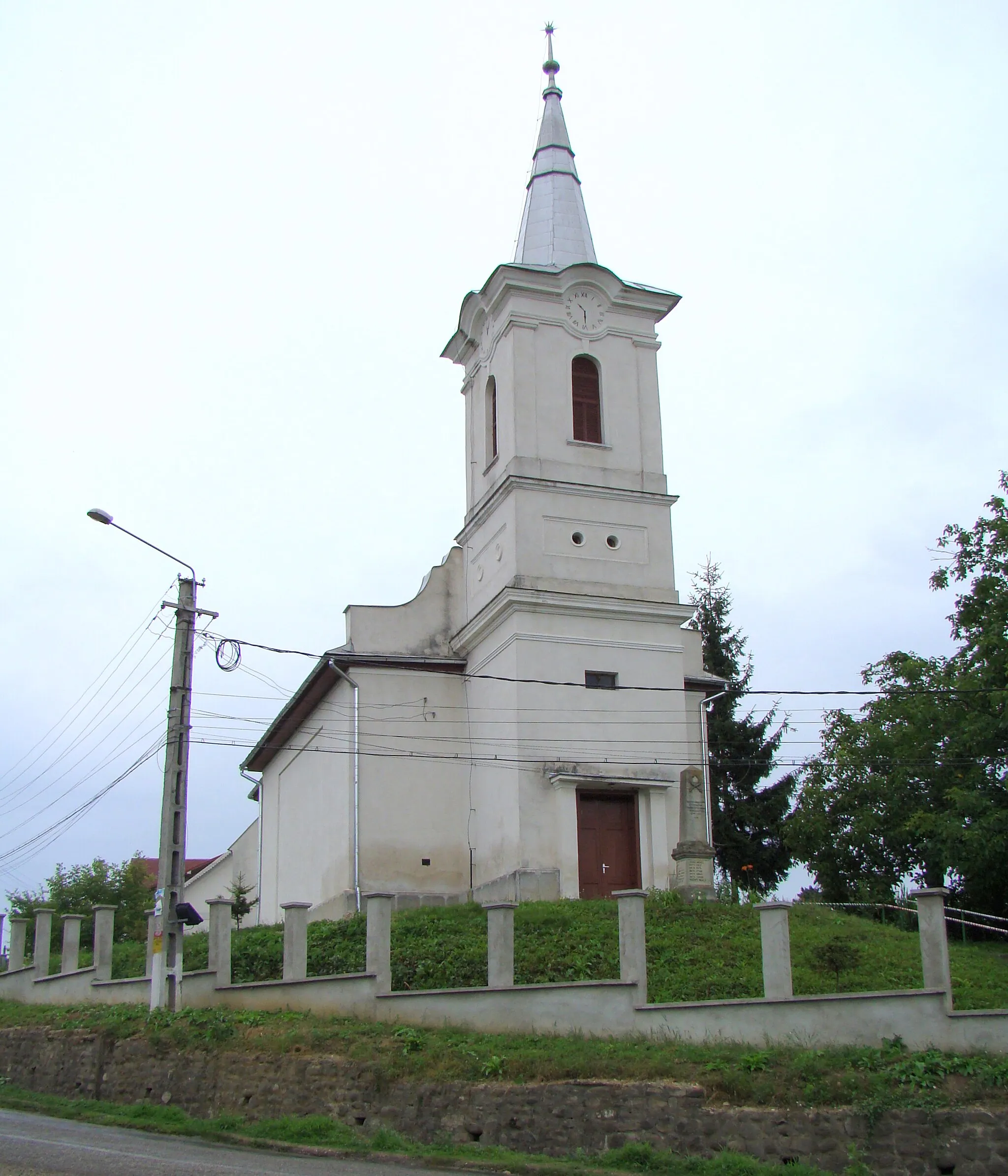 Photo showing: Calvinist church in Uriu (Felőr) village, Bistrița-Năsăud county, Romania