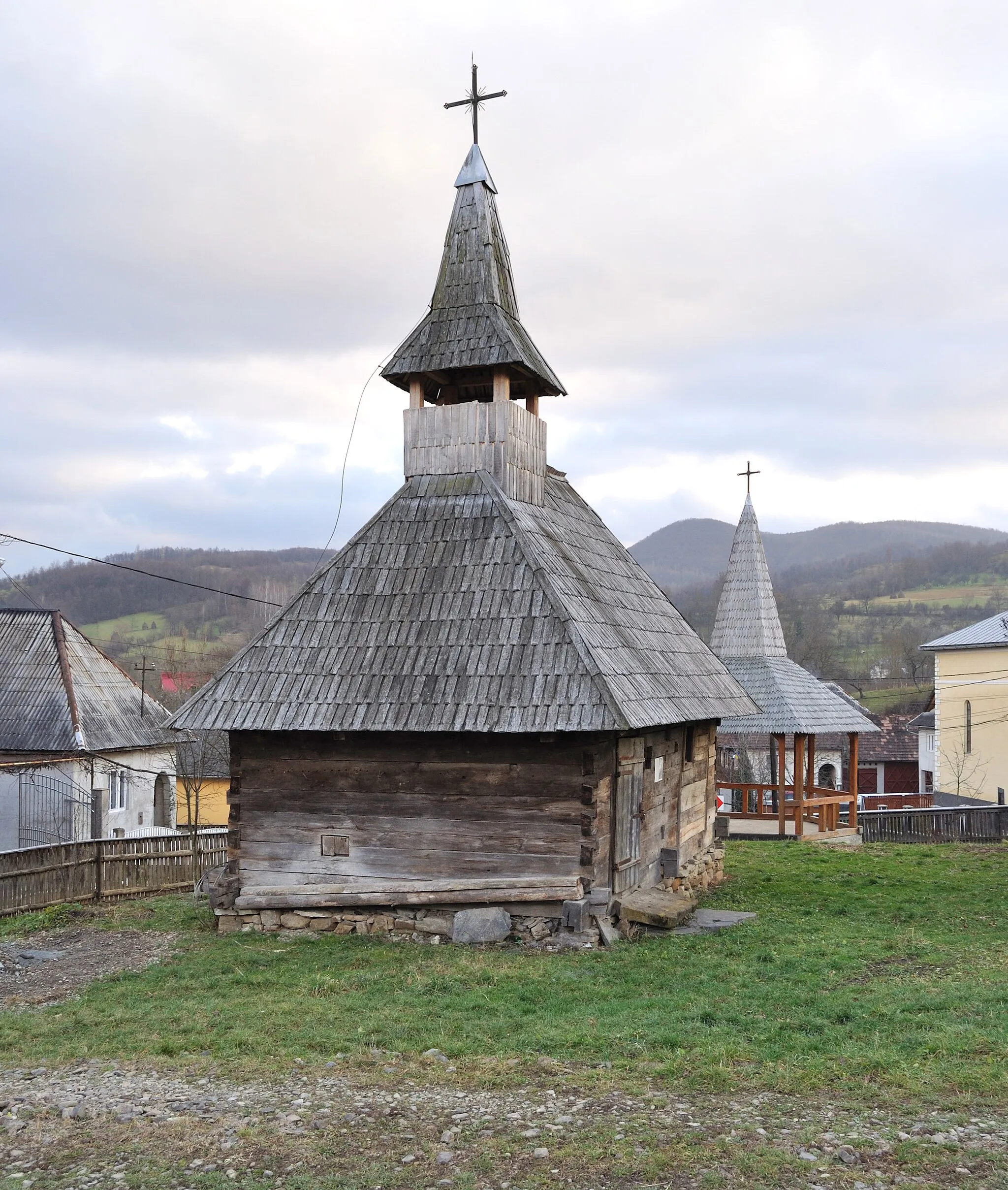 Photo showing: Biserica de lemn „Sfinții Arhangheli” din Văleni, județul Maramureș