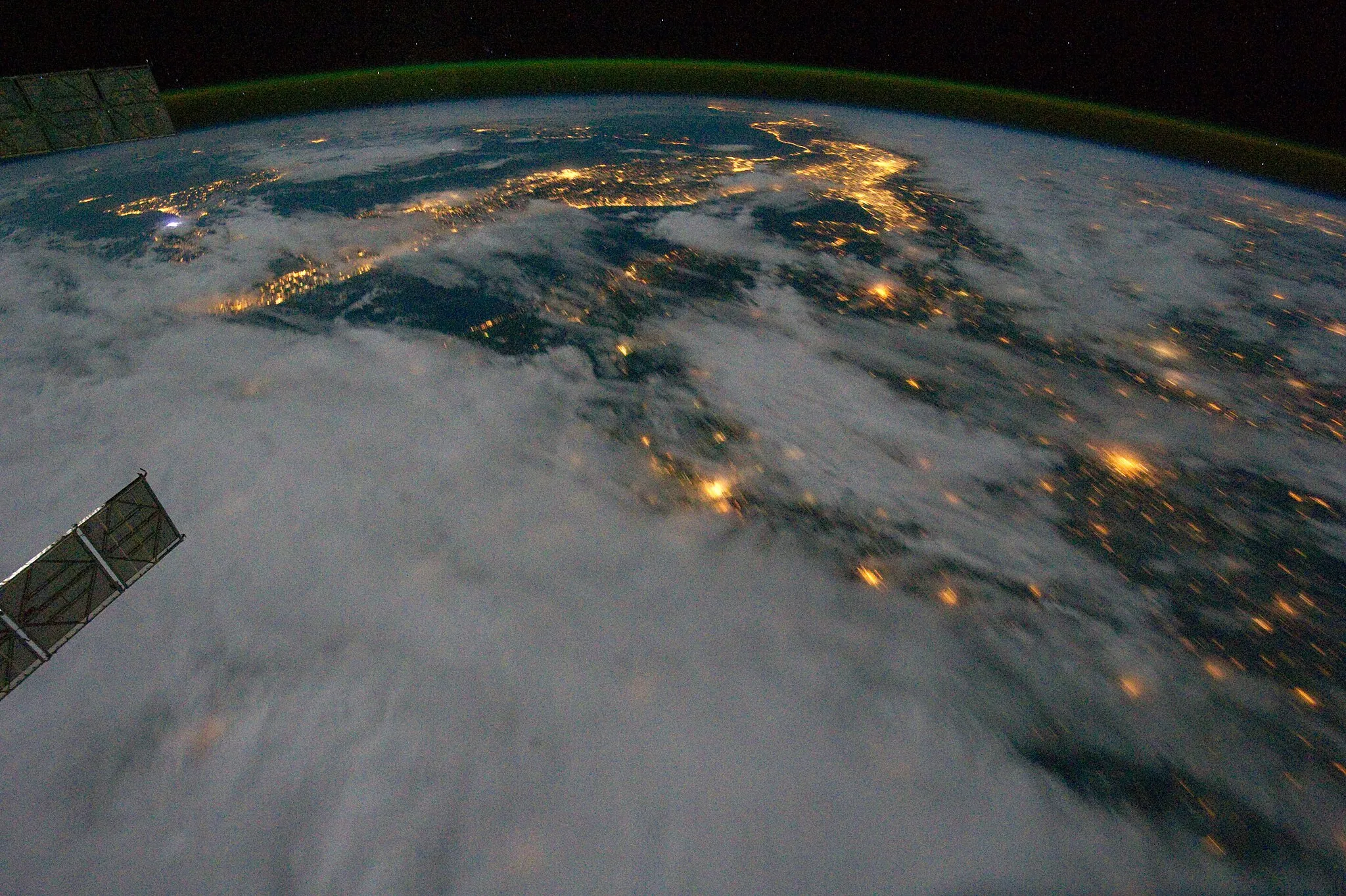 Photo showing: View of Earth taken during ISS Expedition 29.