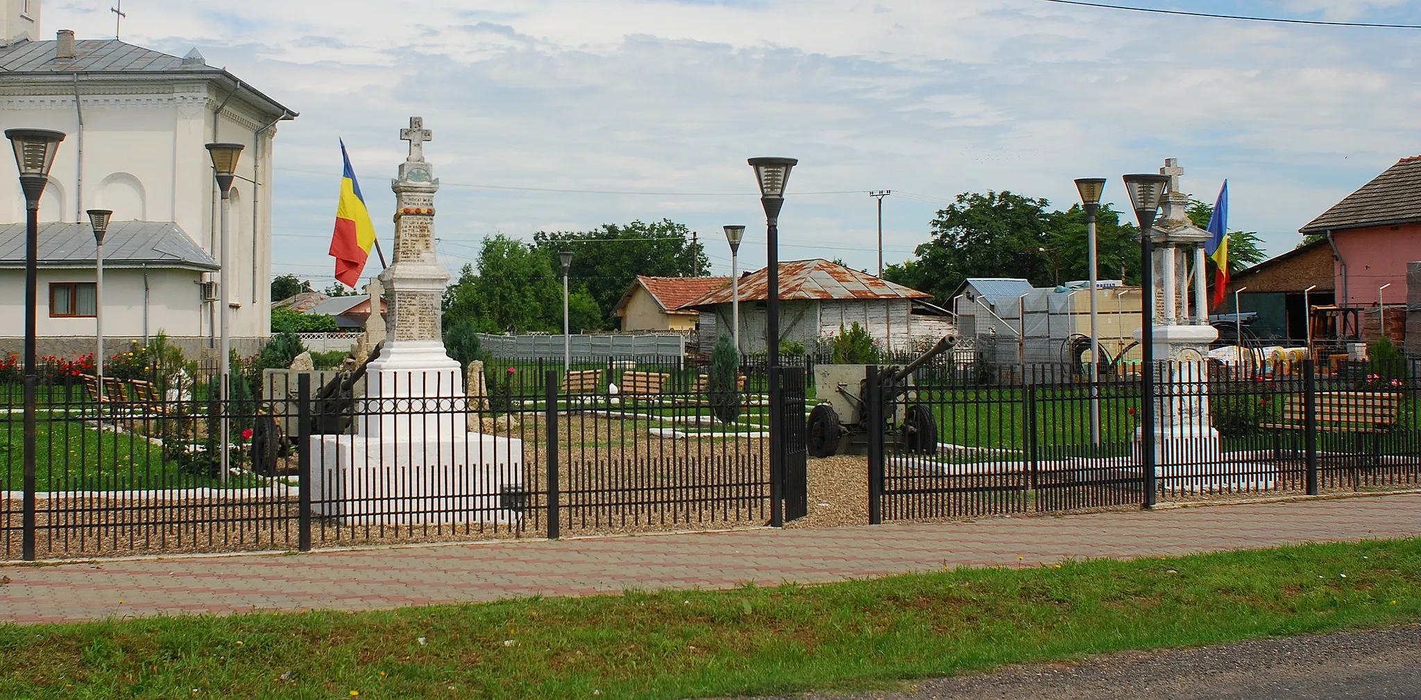 Photo showing: Monuments in Gherăseni, Buzău County, Romania