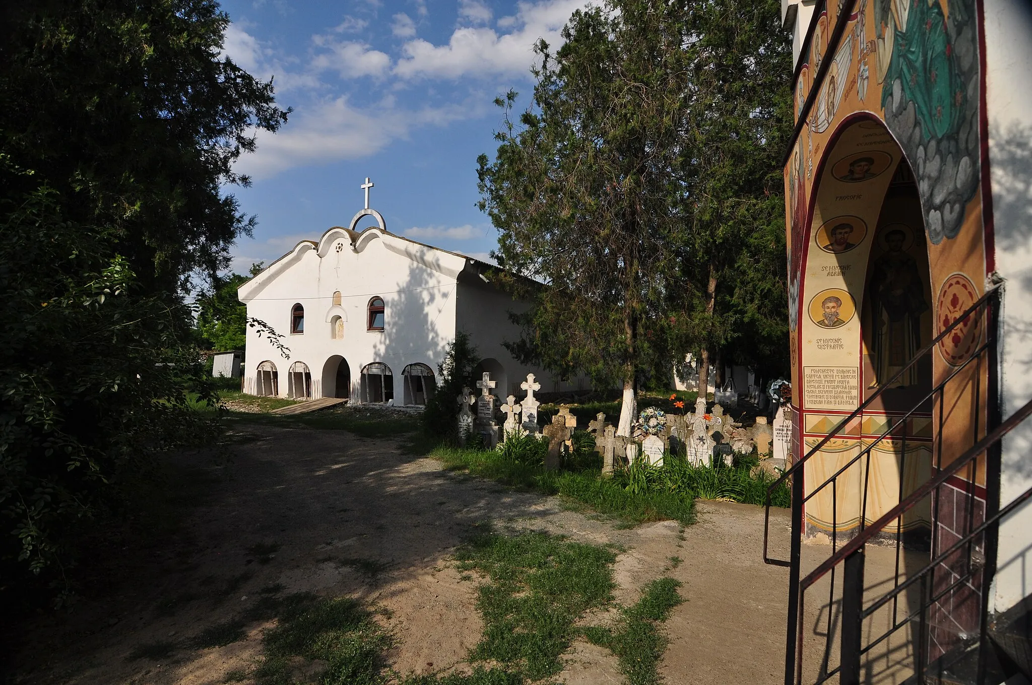 Photo showing: Holy Trinity - St. Nicholas 1860 orthodox church built by the Bulgarian community of Istria village, Constanta county, Dobruja region, Romania