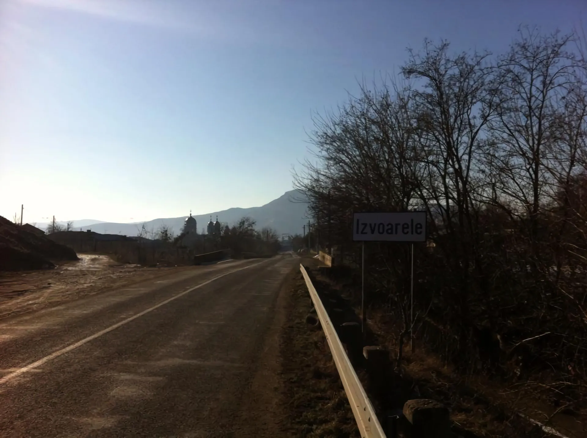 Photo showing: Stradă în satul Izvoarele