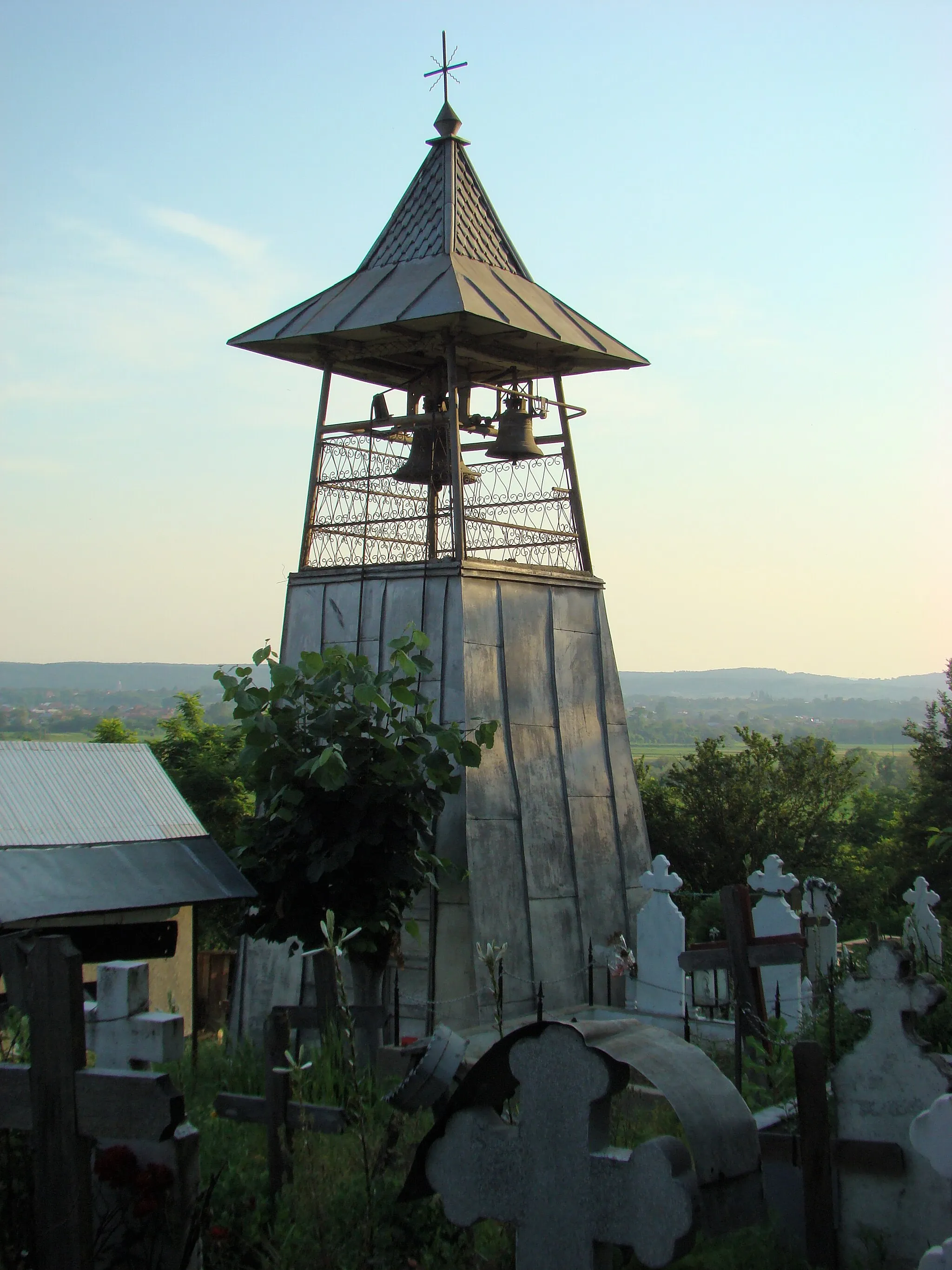 Photo showing: Biserica de lemn „Cuvioasa Paraschiva” din Băbeni-Capu Dealului