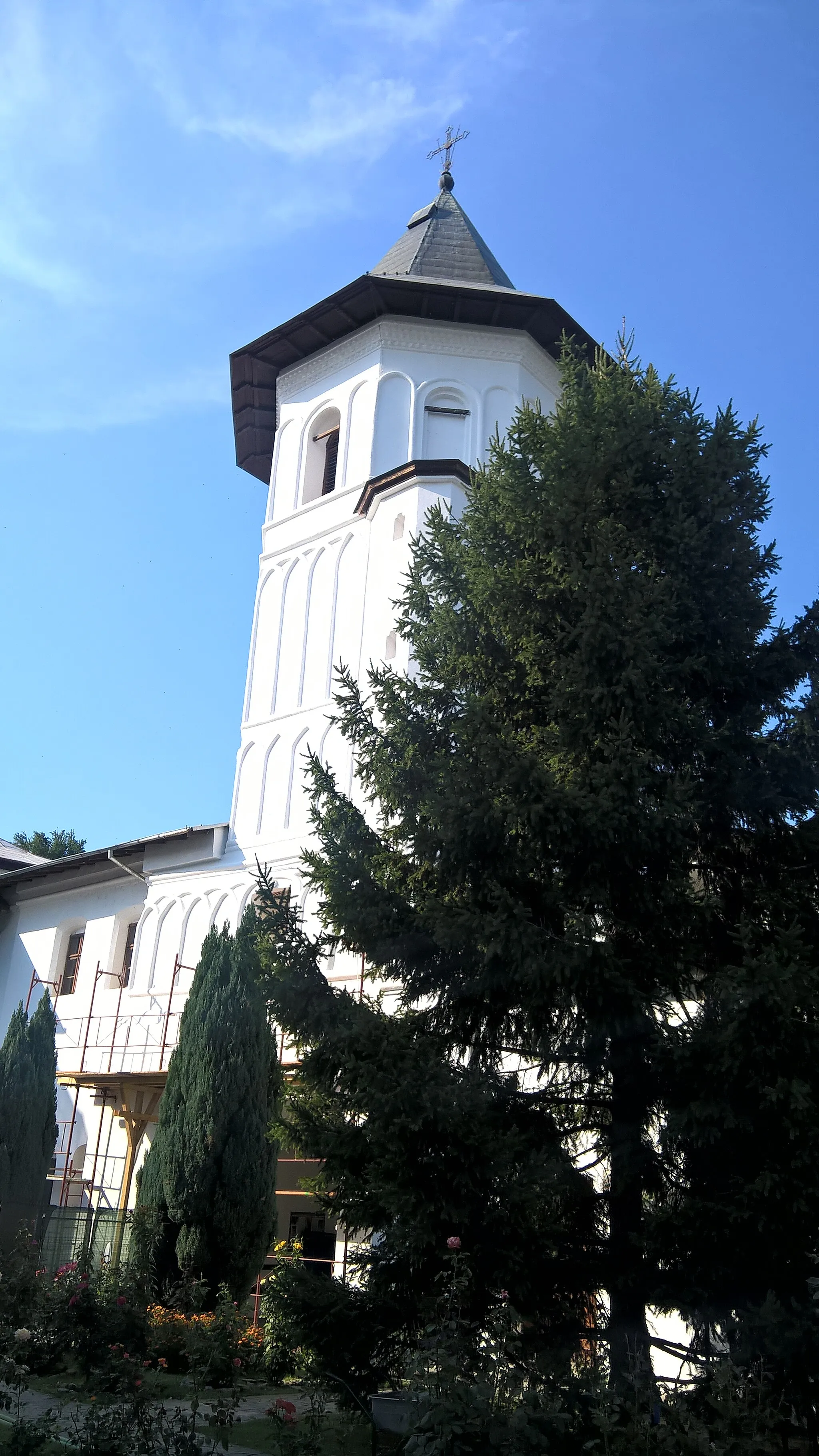 Photo showing: Bolnița „Sf. Arhangheli”