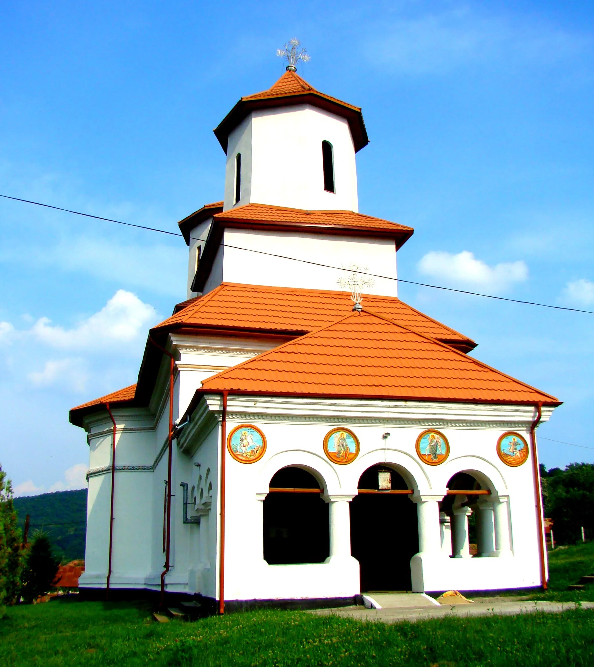 Photo showing: Biserica „Sf. Gheorghe Domnesc”, oraș Ocnele Mari, str. Cuza Alexandru Ioan 51