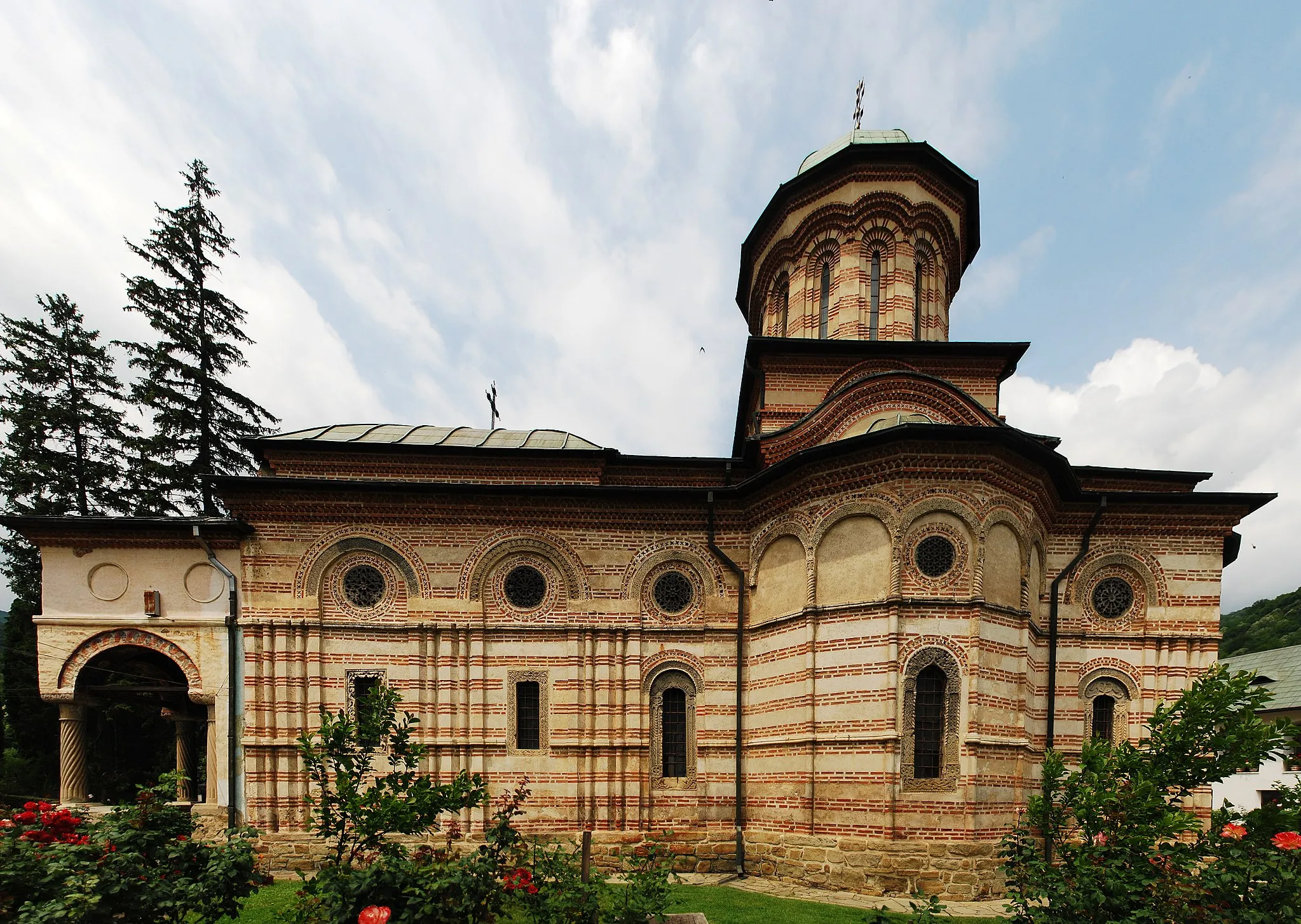 Photo showing: Holy Trinity church of the Cozia Monastery, Căciulata, Călimăneşti town, Vâlcea County, Romana