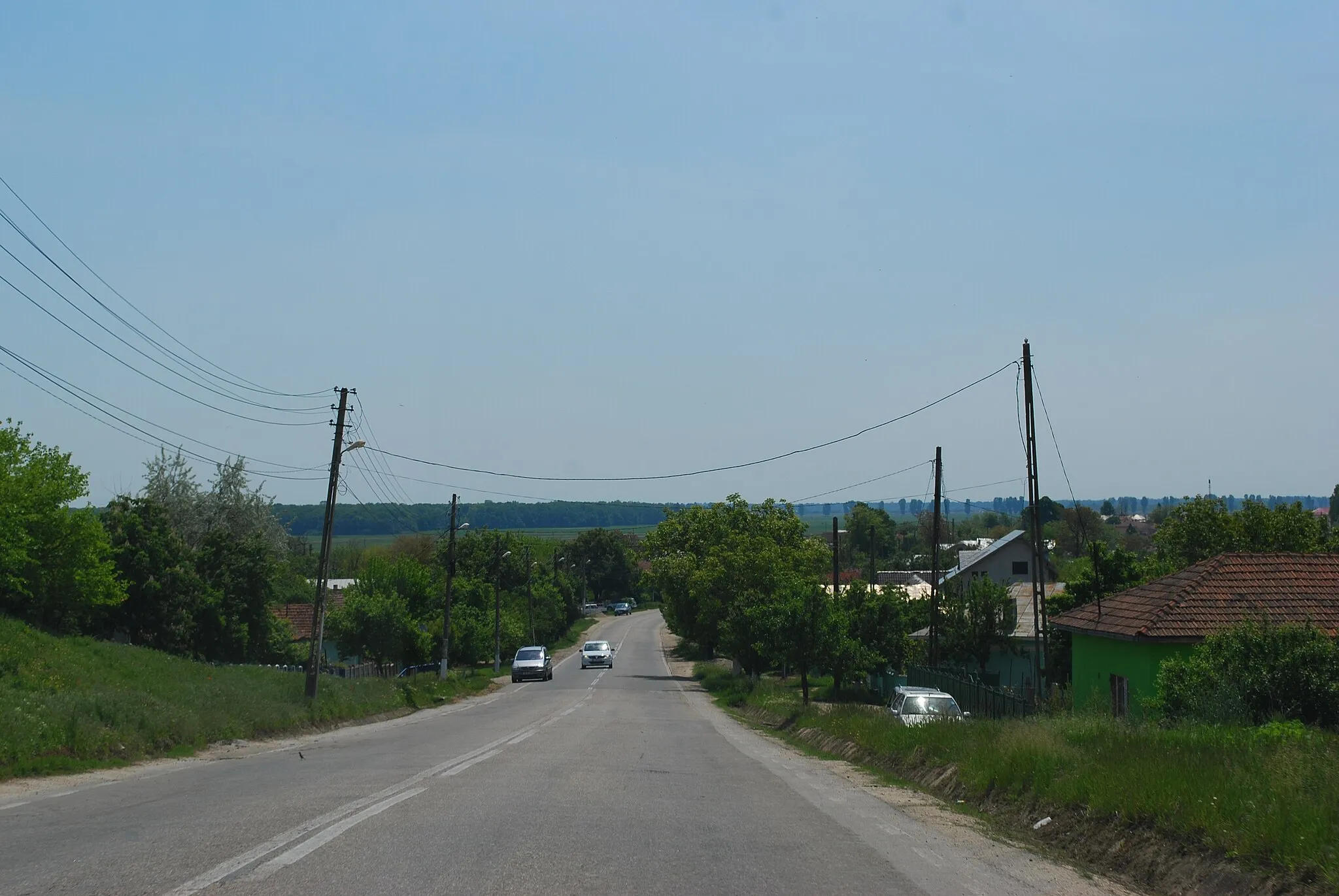 Photo showing: DN64 road in the village of Osica de Sus, Olt County, Romania