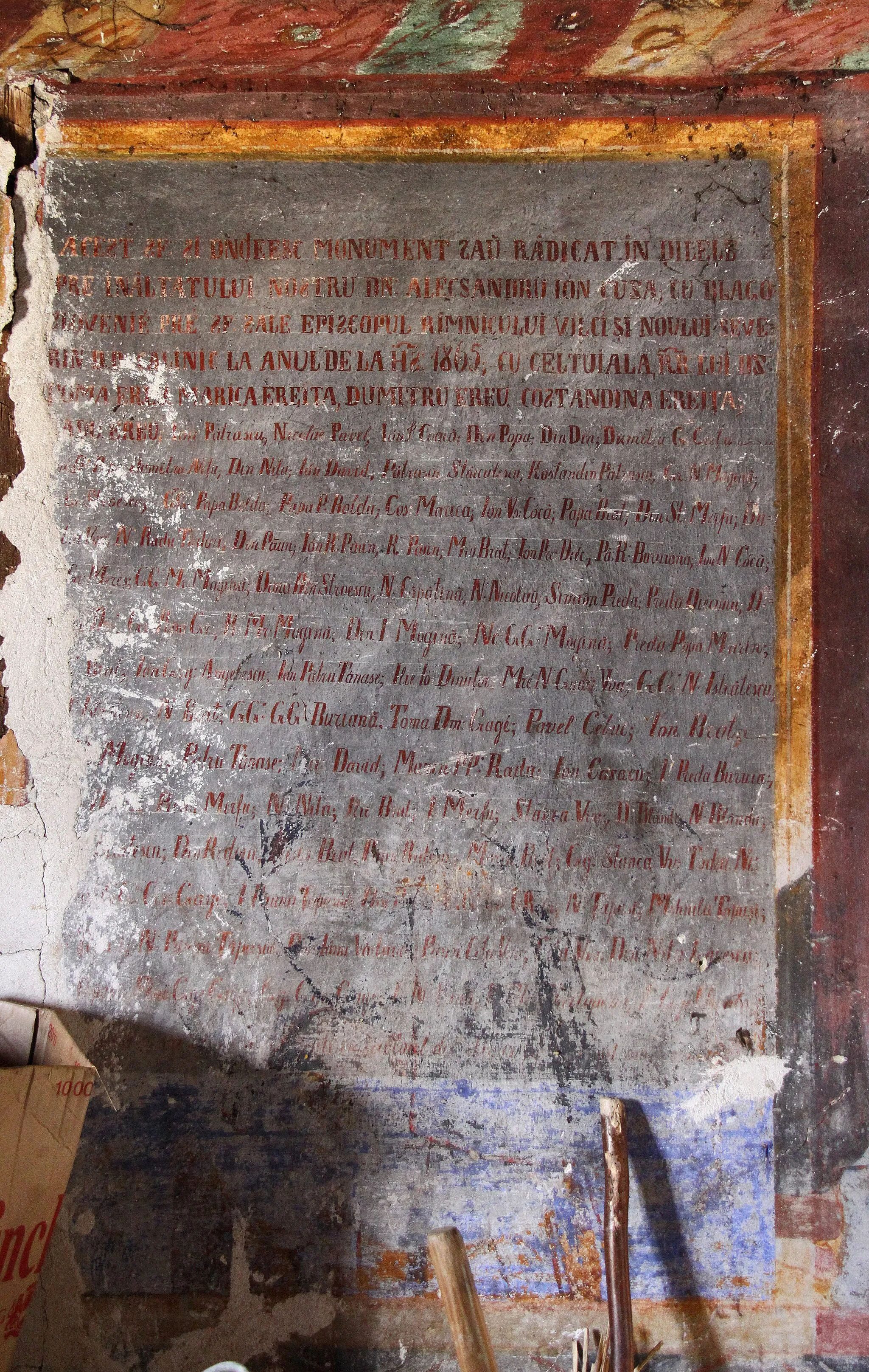 Photo showing: Pietrarii de Sus, Vâlcea, the wooden church. Inscription inside.