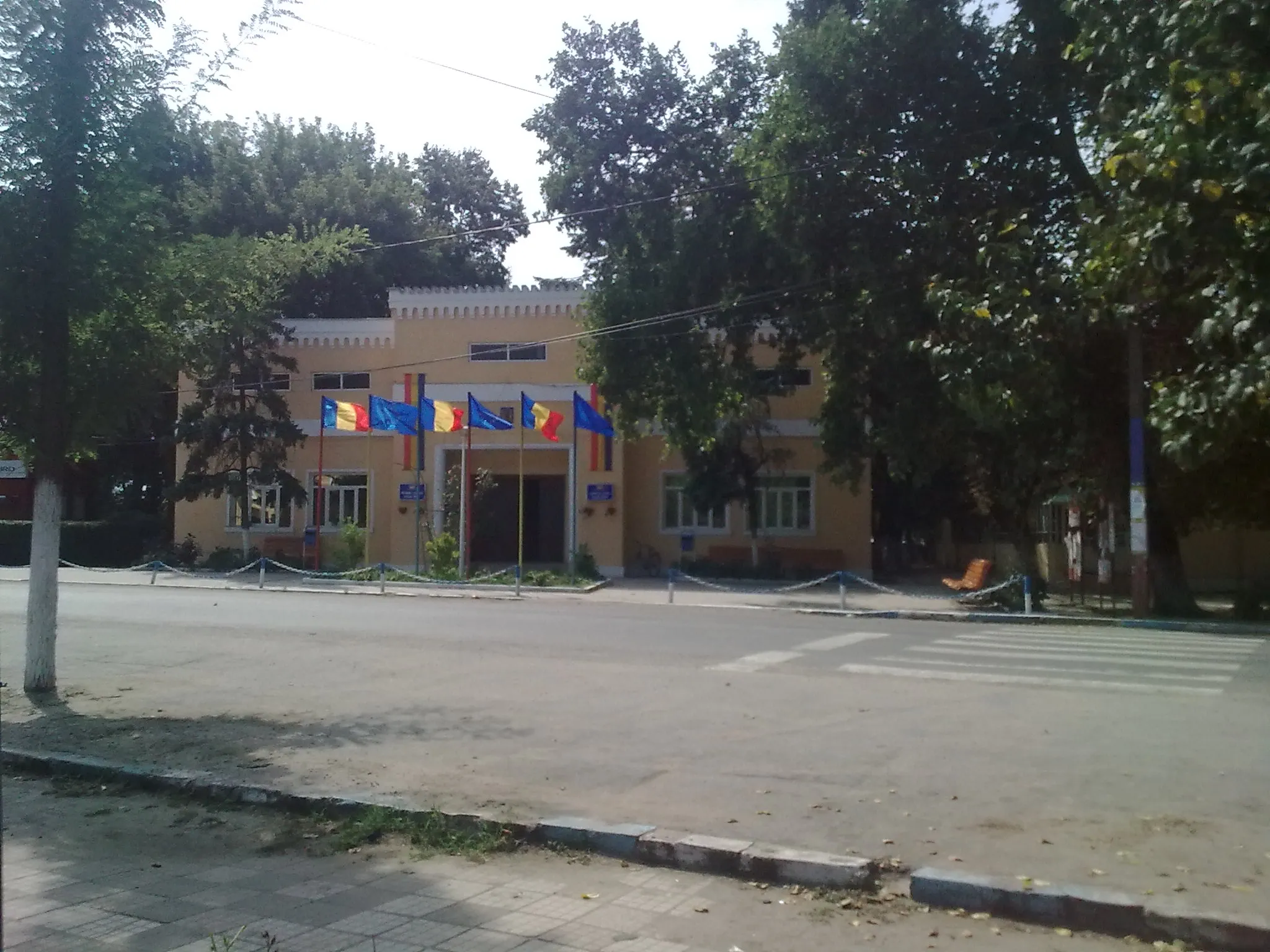 Photo showing: Poiana Mare City Hall