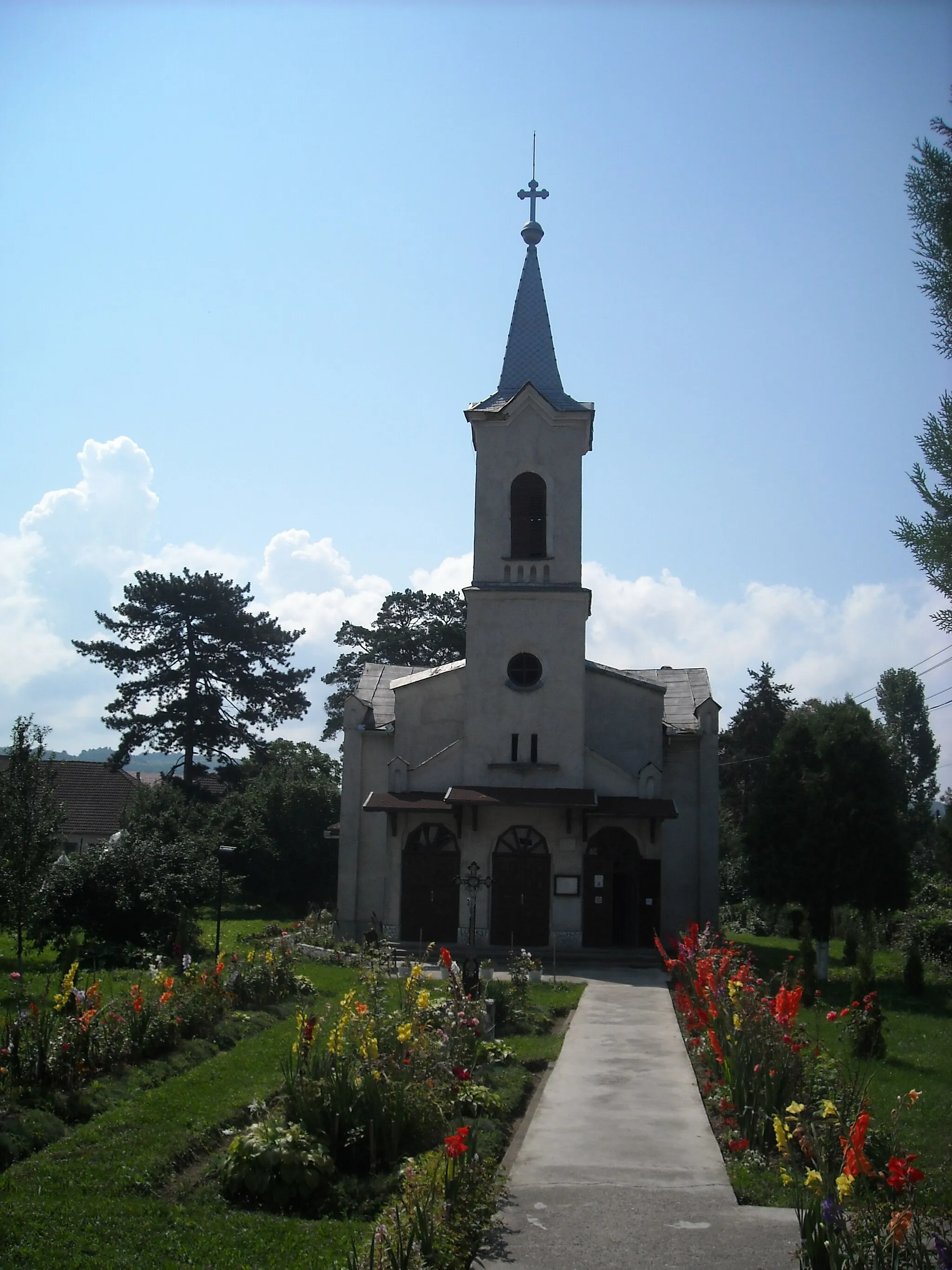 Photo showing: Roman Catholic church in Brad, Romania