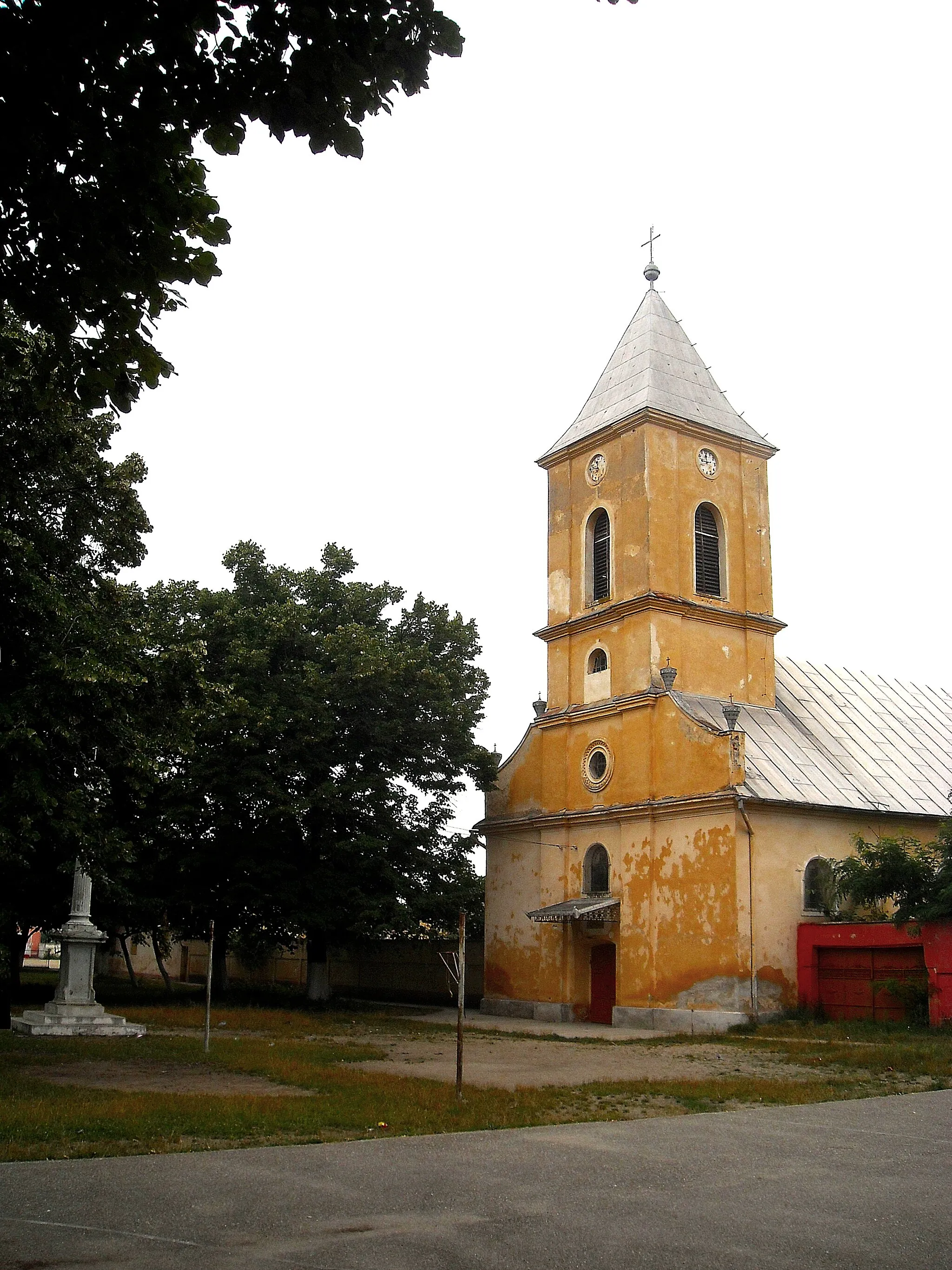 Photo showing: Roman Catholic church in Horia/Neupanat, Arad County, Romania