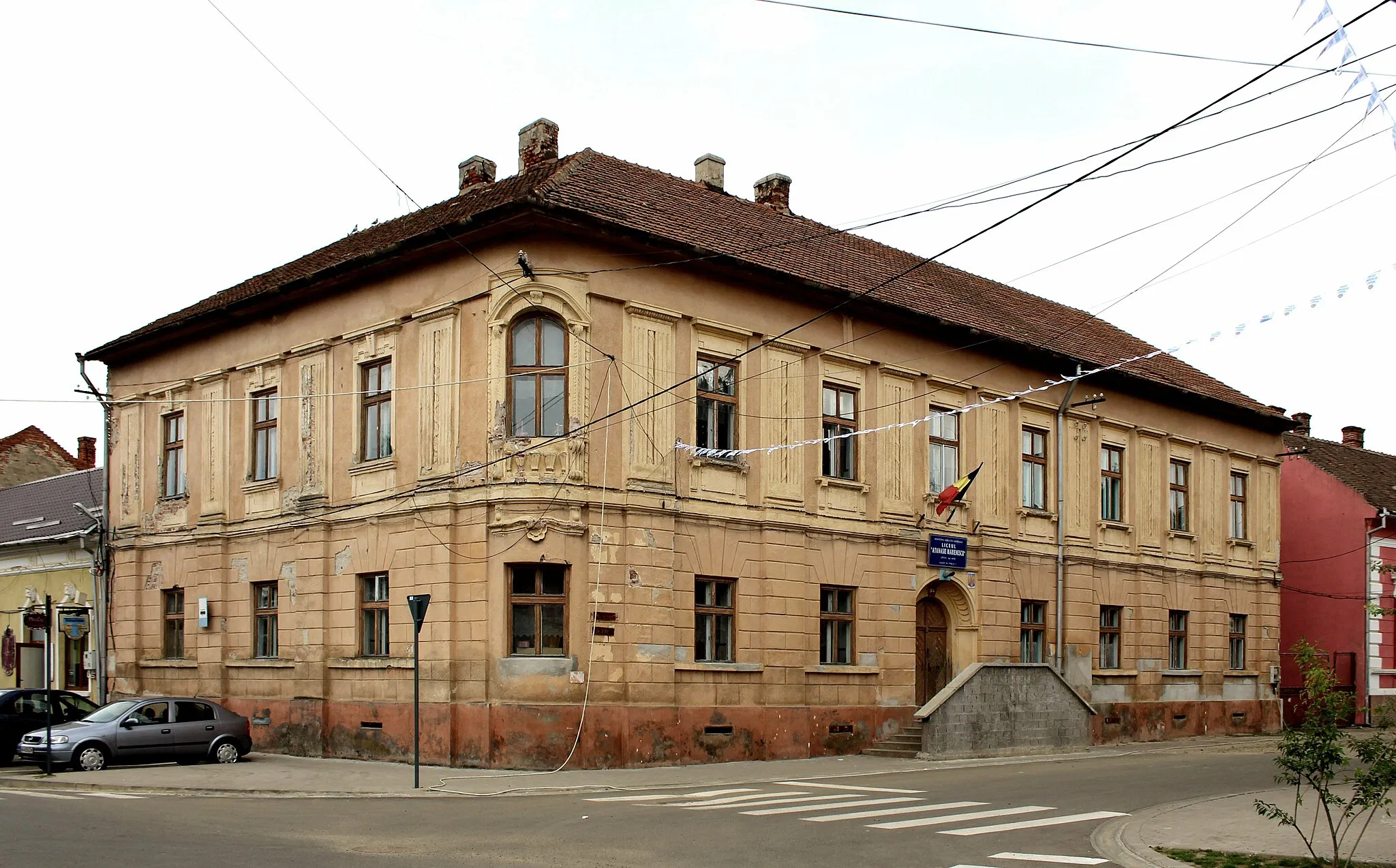 Photo showing: Atanasie Marinescu High School, Lipova, Romania, built begining of 19th century.