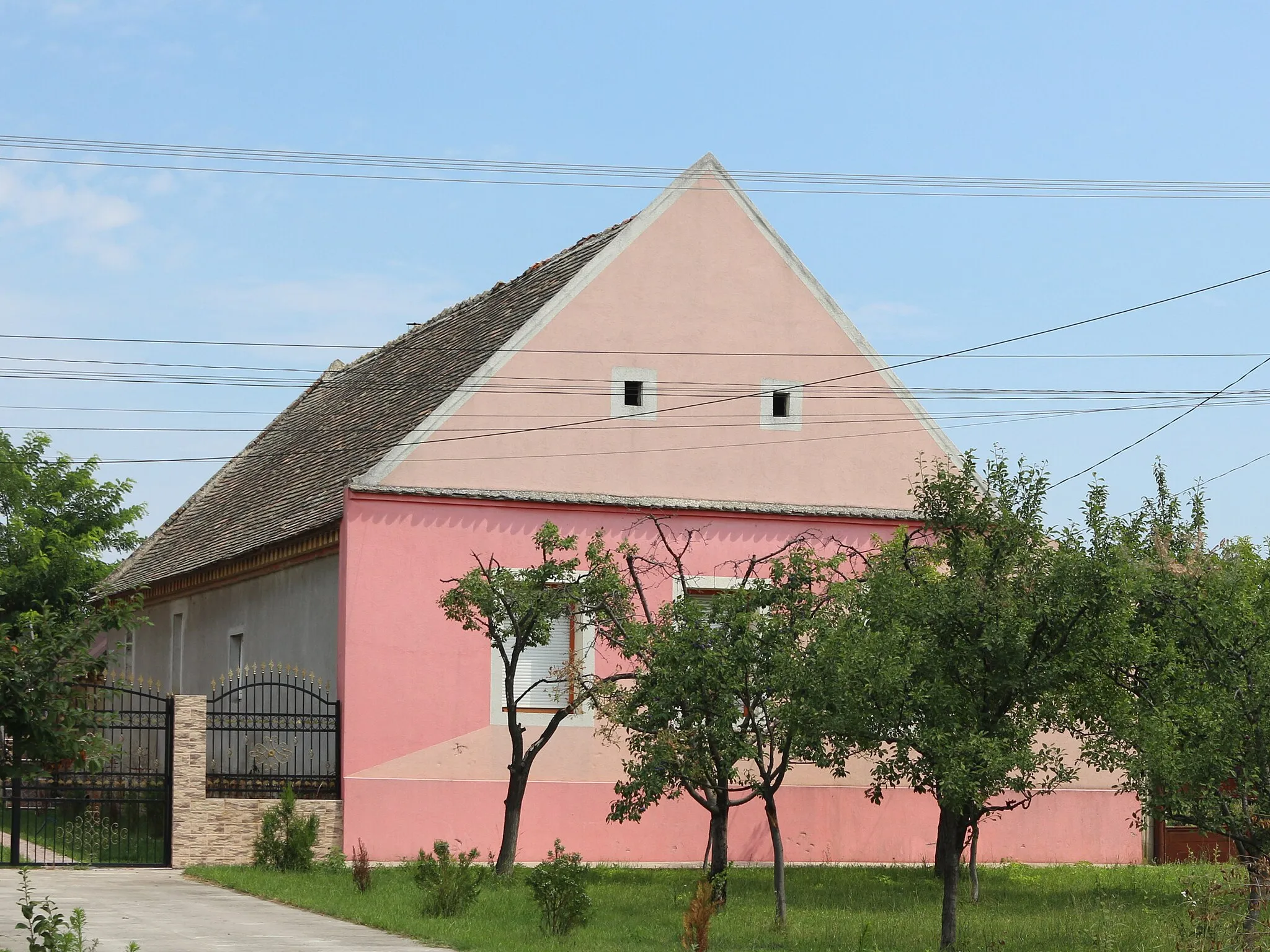 Photo showing: Old house, Nisipului St., no. 119, Lovrin, Timiș County, built 1906