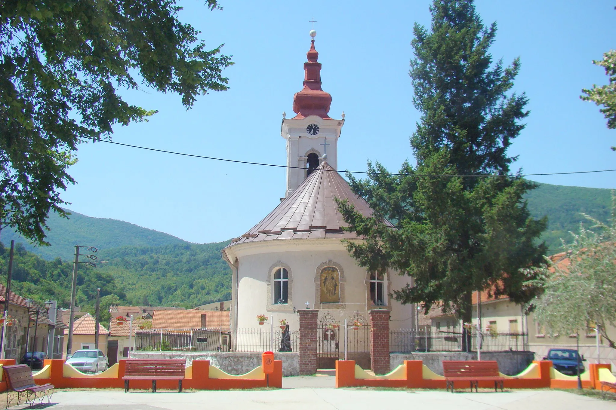 Photo showing: Orhodox church in Mehadia, Caraș-Severin county, Romania