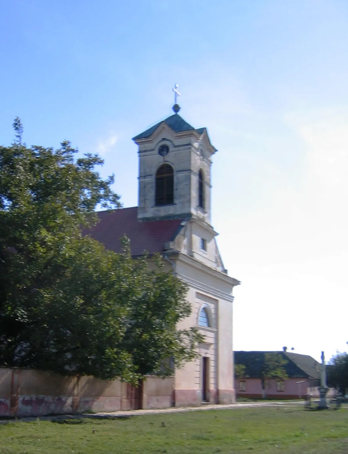 Photo showing: the Roman Catholic Church in Satchinez/Knees, Romania