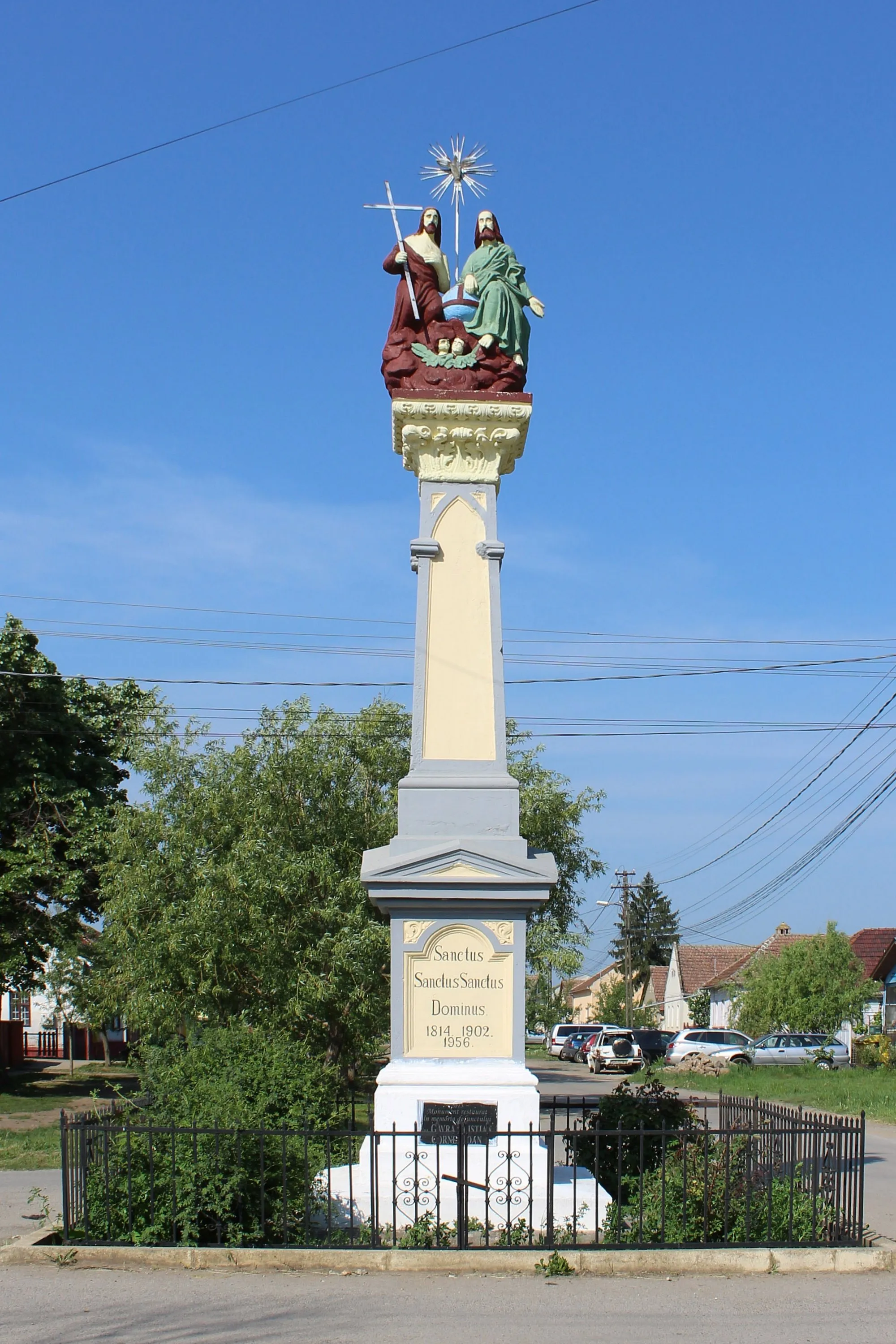 Photo showing: The Holy Trinity monument, Zădăreni, Romania