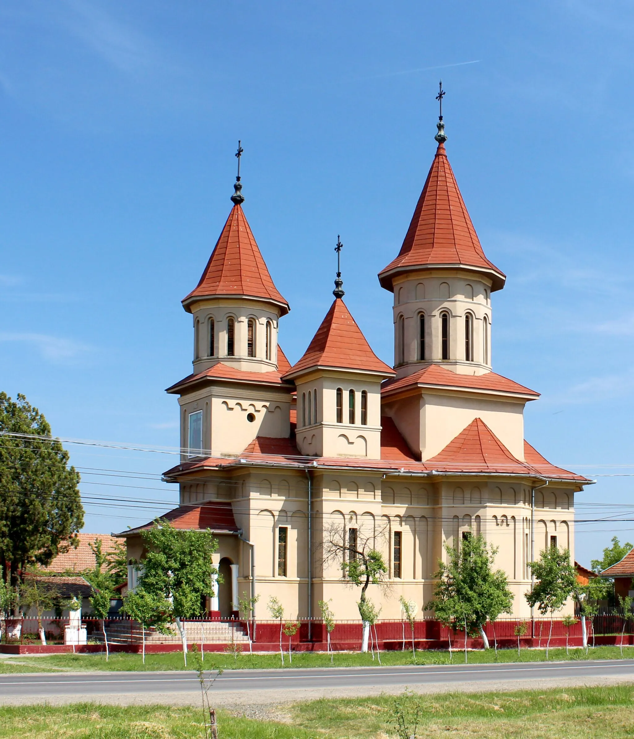 Photo showing: Church "The Holy Trinity" in Zădăreni, Romania.