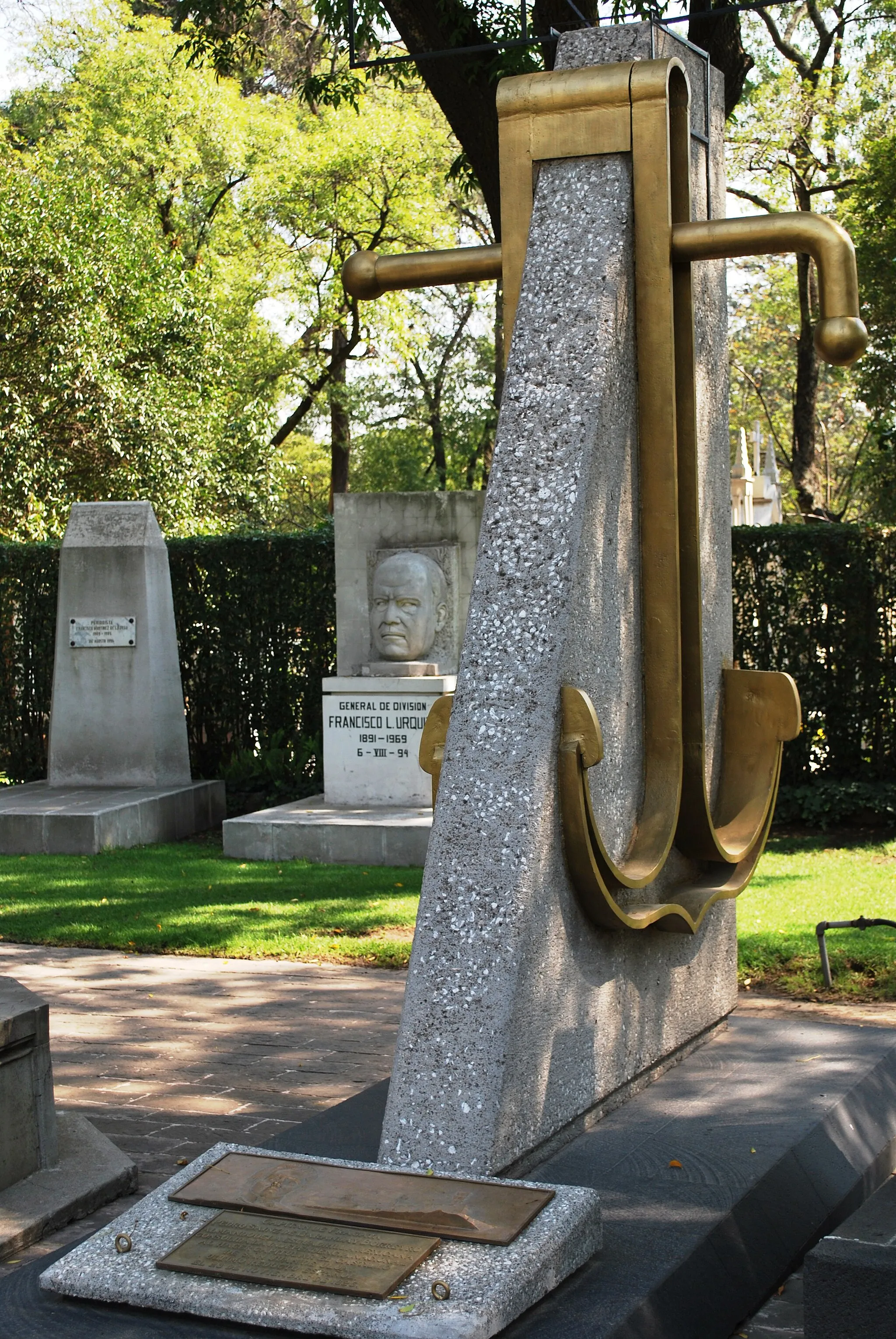 Photo showing: Tomb of Capt Pedro Sainz de Baranda y Borreyro in the Panteon Civil de Dolores cemetery in Mexico City