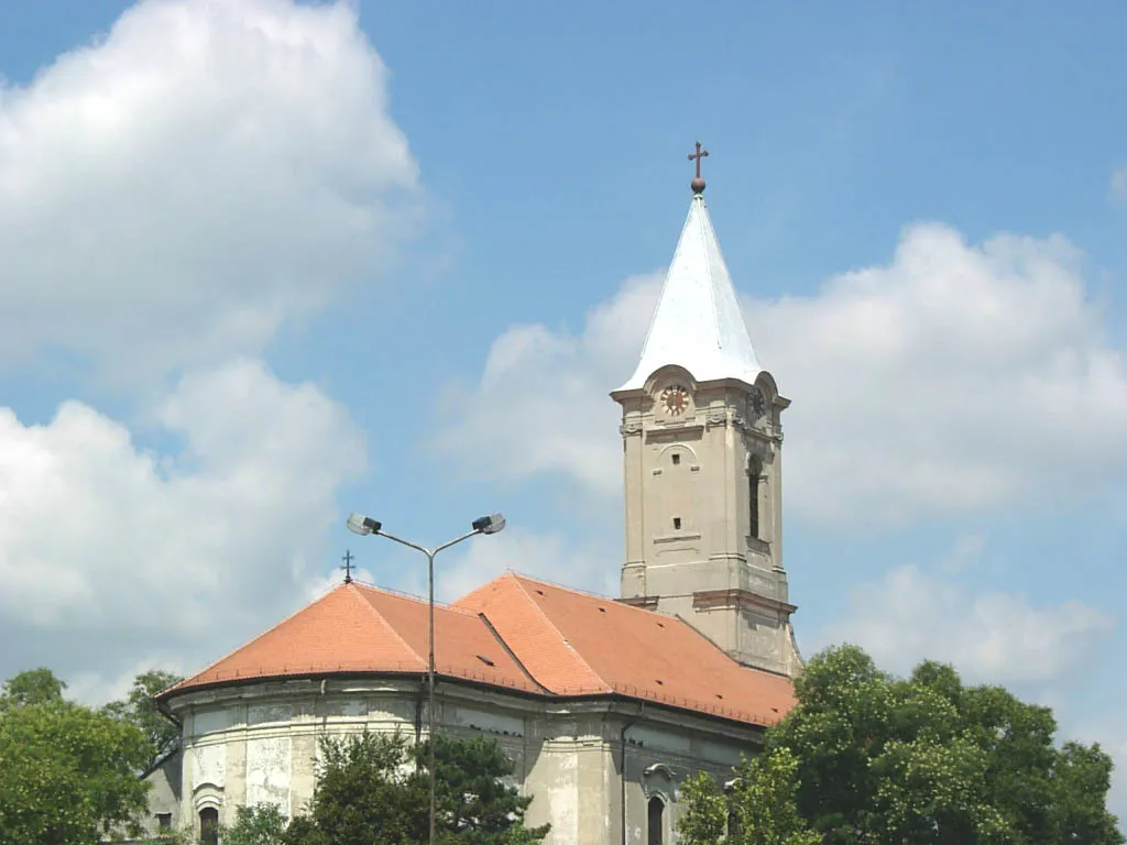 Photo showing: The Holy Trinity Catholic Church in Čoka.