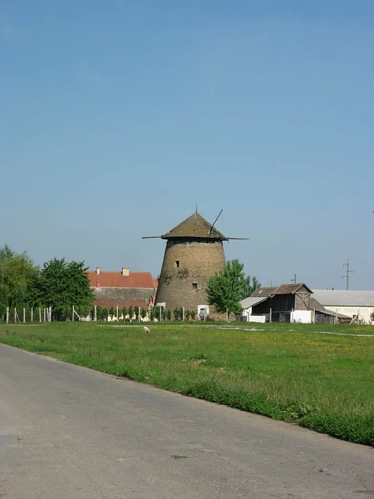 Photo showing: Windmill without blades in Čurug.