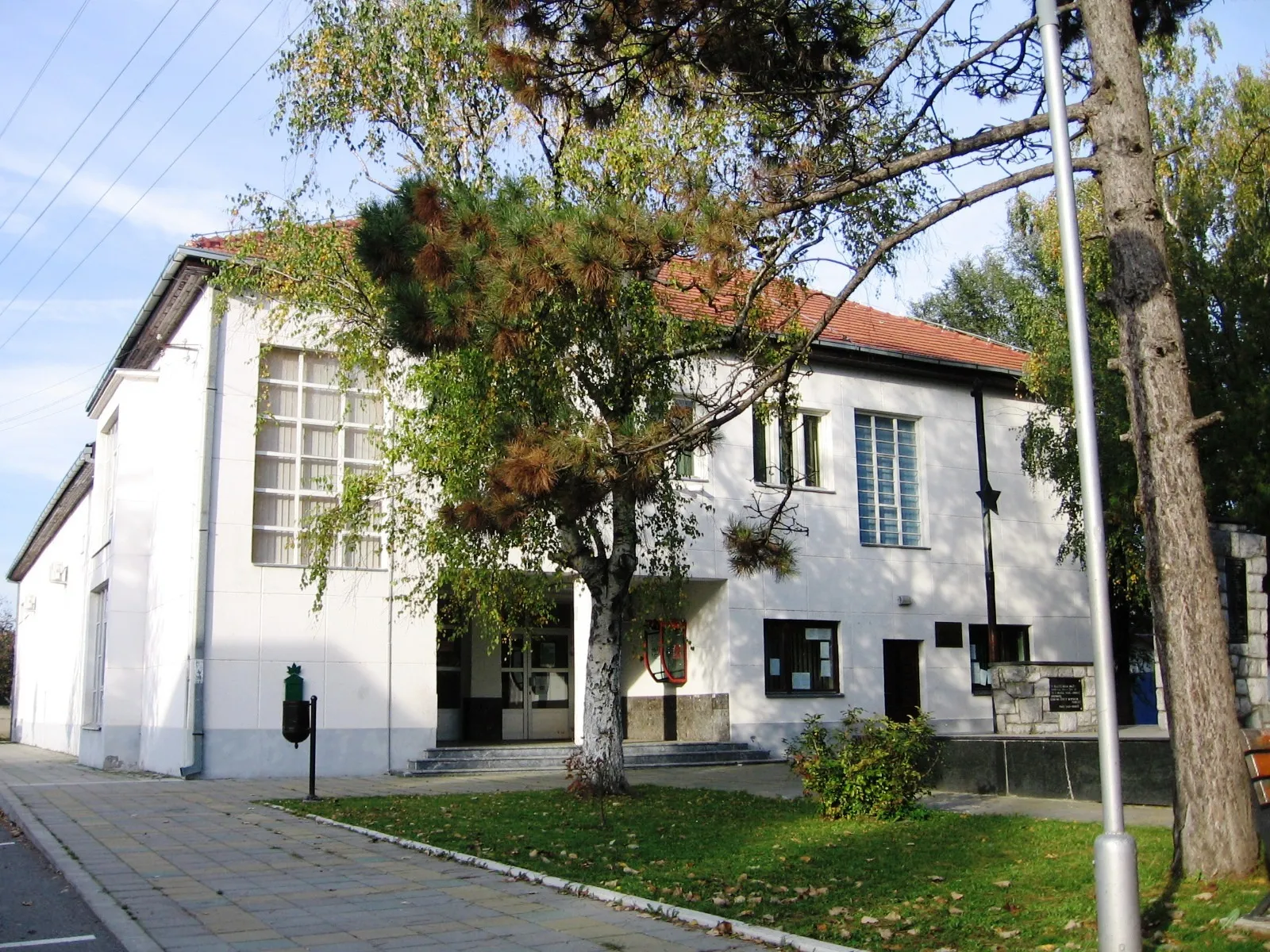 Photo showing: Cultural Center in Gložan (Vojvodina, Serbia).