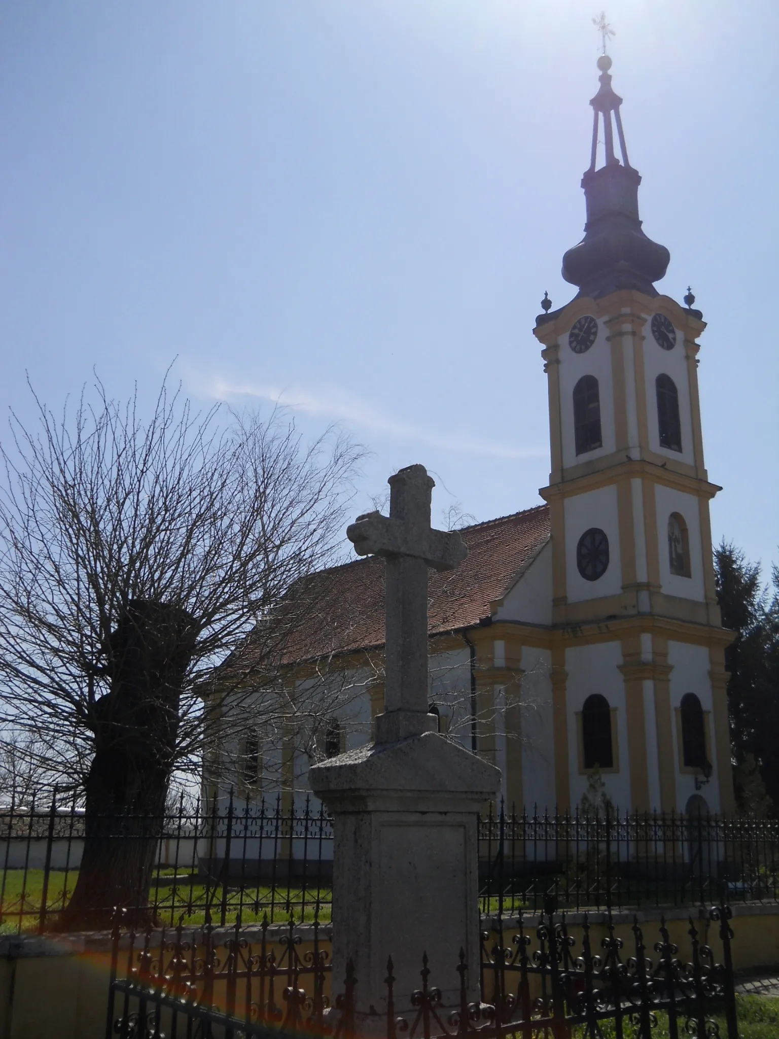 Photo showing: Kereked/Krčedin - ortodox templom és kereszt