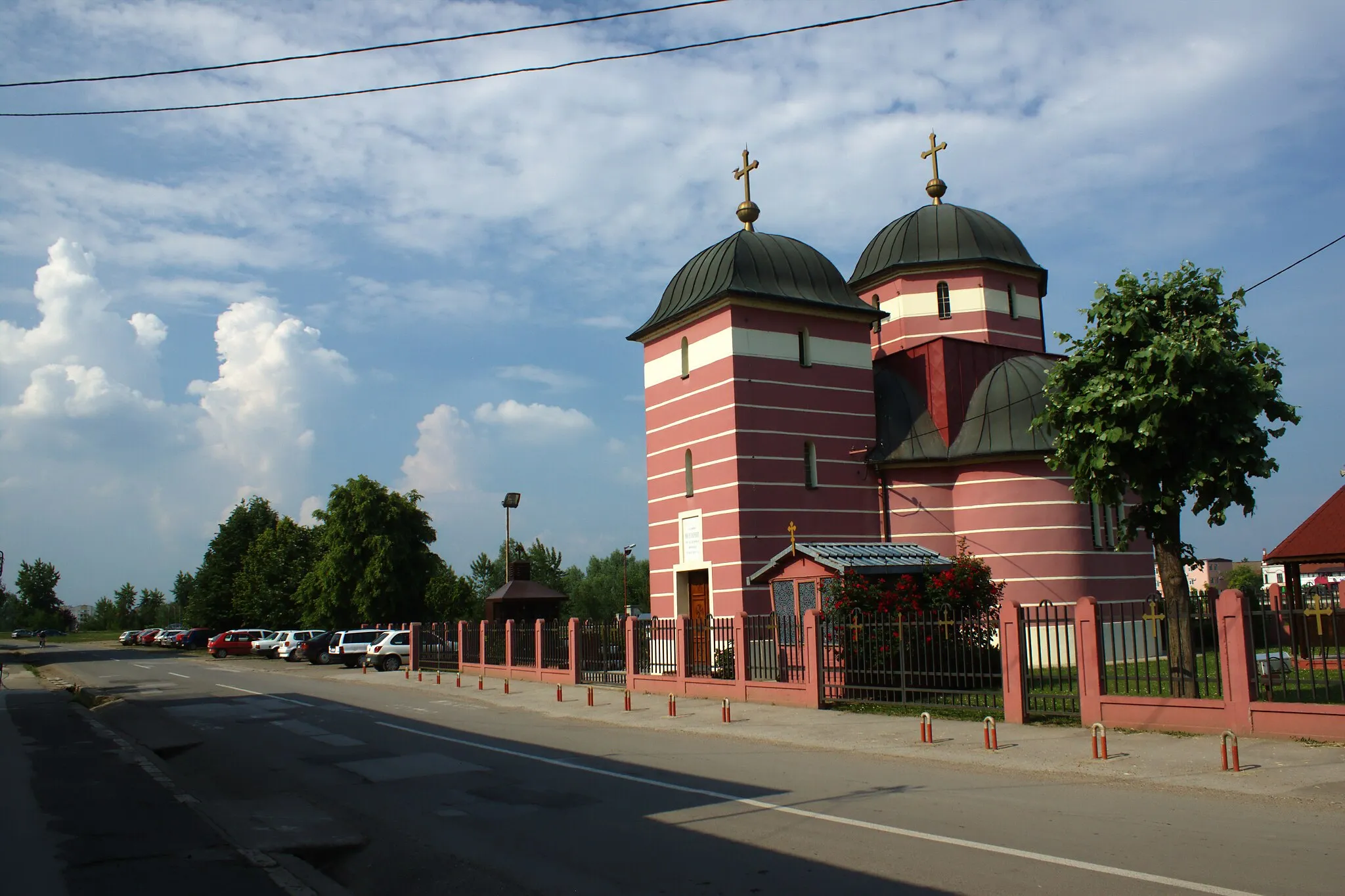 Photo showing: An orthodox church at Sava riverbank in Mačvanska Mitrovica, Serbia