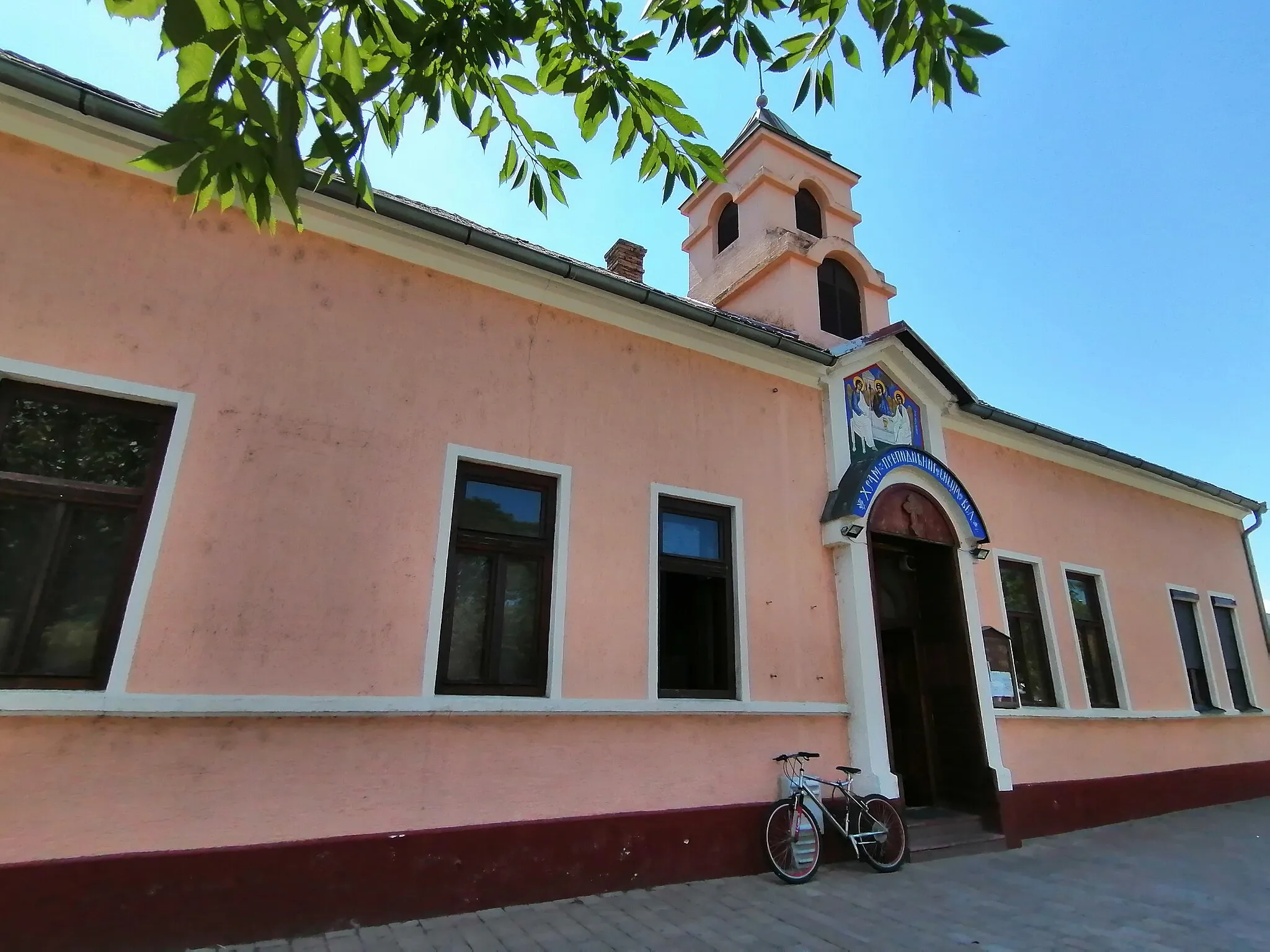 Photo showing: Свјетлопис сербског православног храма Светог Сисоја у Новој Пазови.