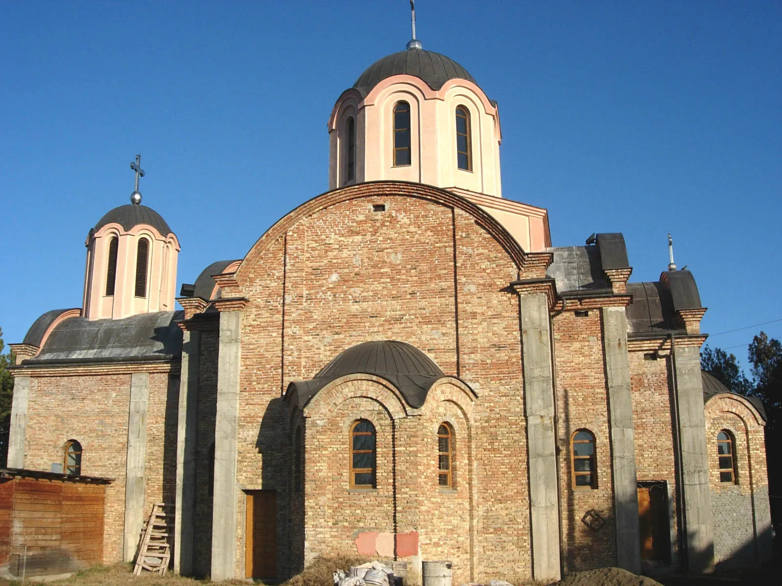 Photo showing: The new Orthodox church in Novi Banovci.