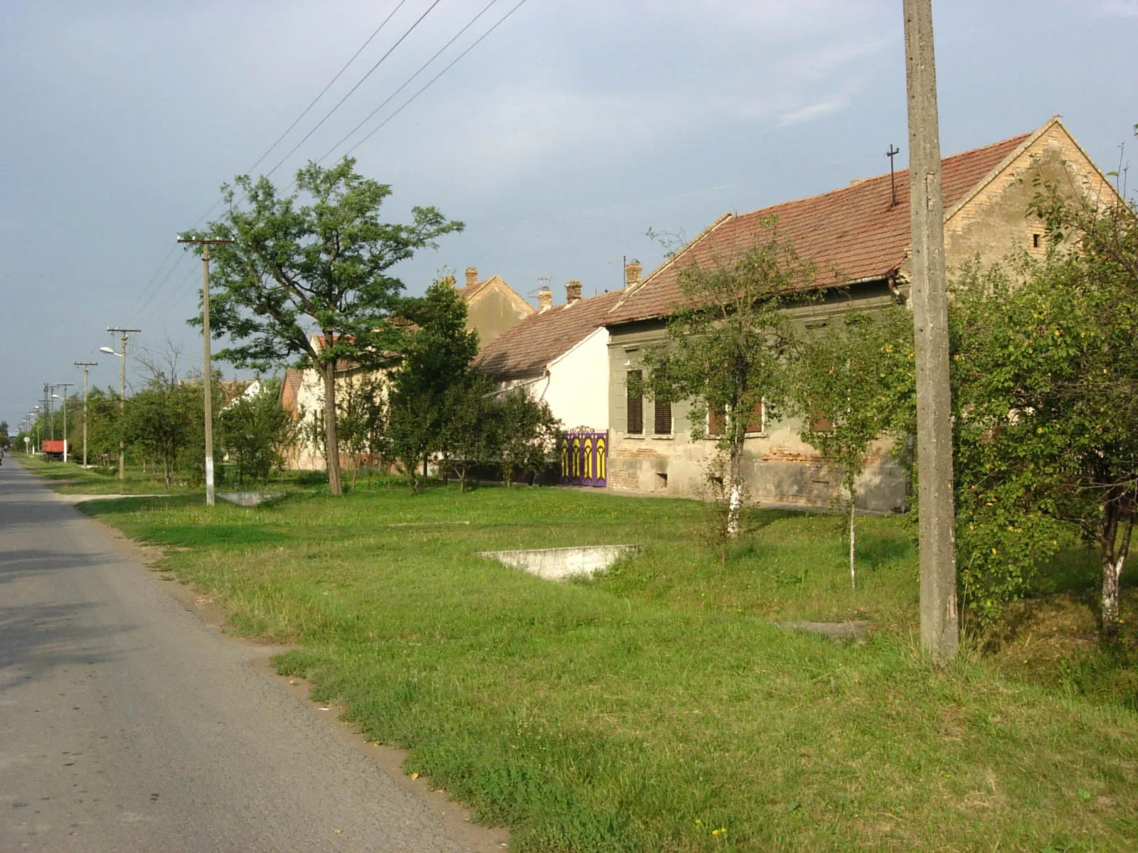 Photo showing: Old houses in Novi Kozarci.