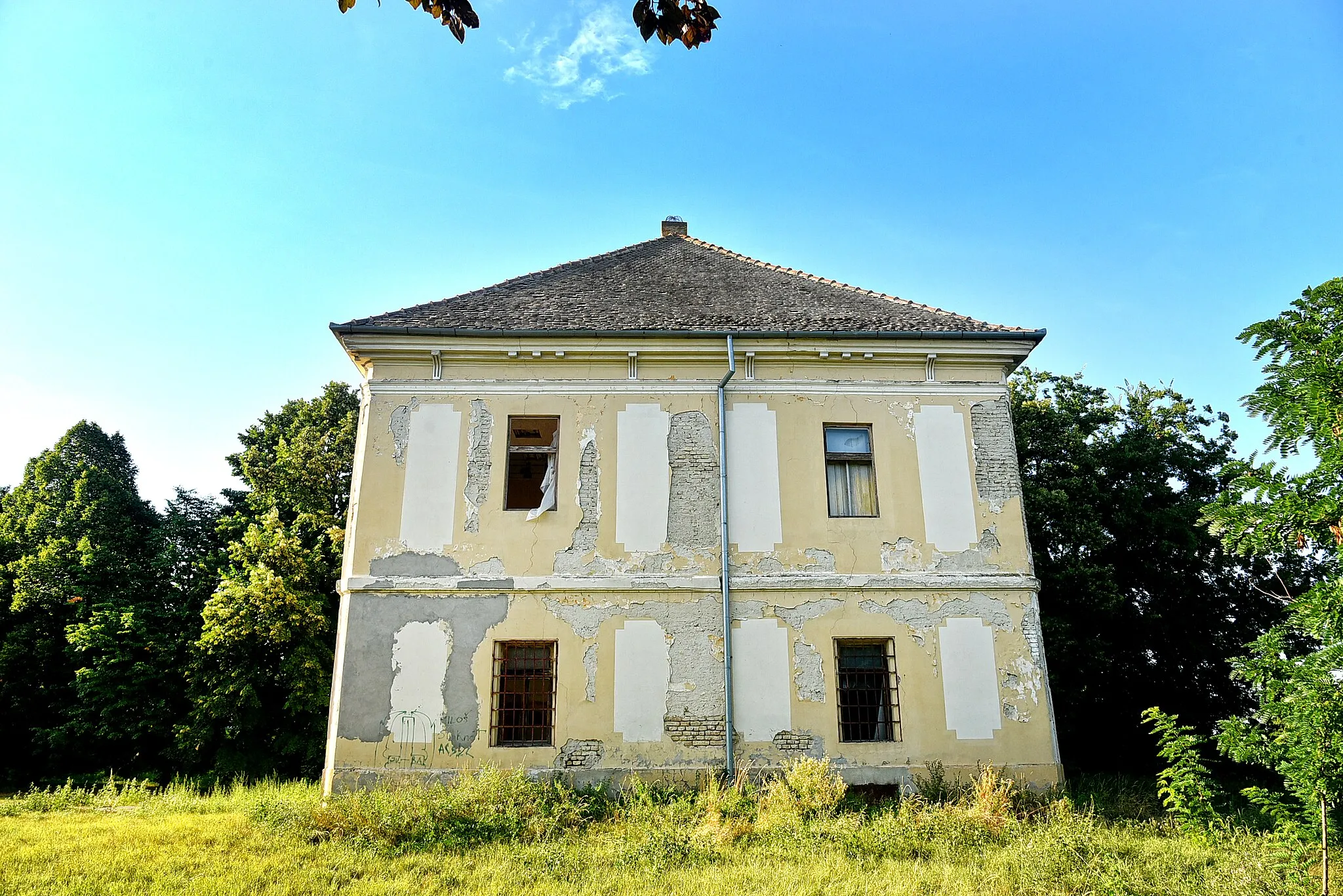 Photo showing: Dvorac porodice Kovač se nalazi u mestu Riđica kod Sombora. Fotografisano zahvaljujući projektu Dvorci Srbije.