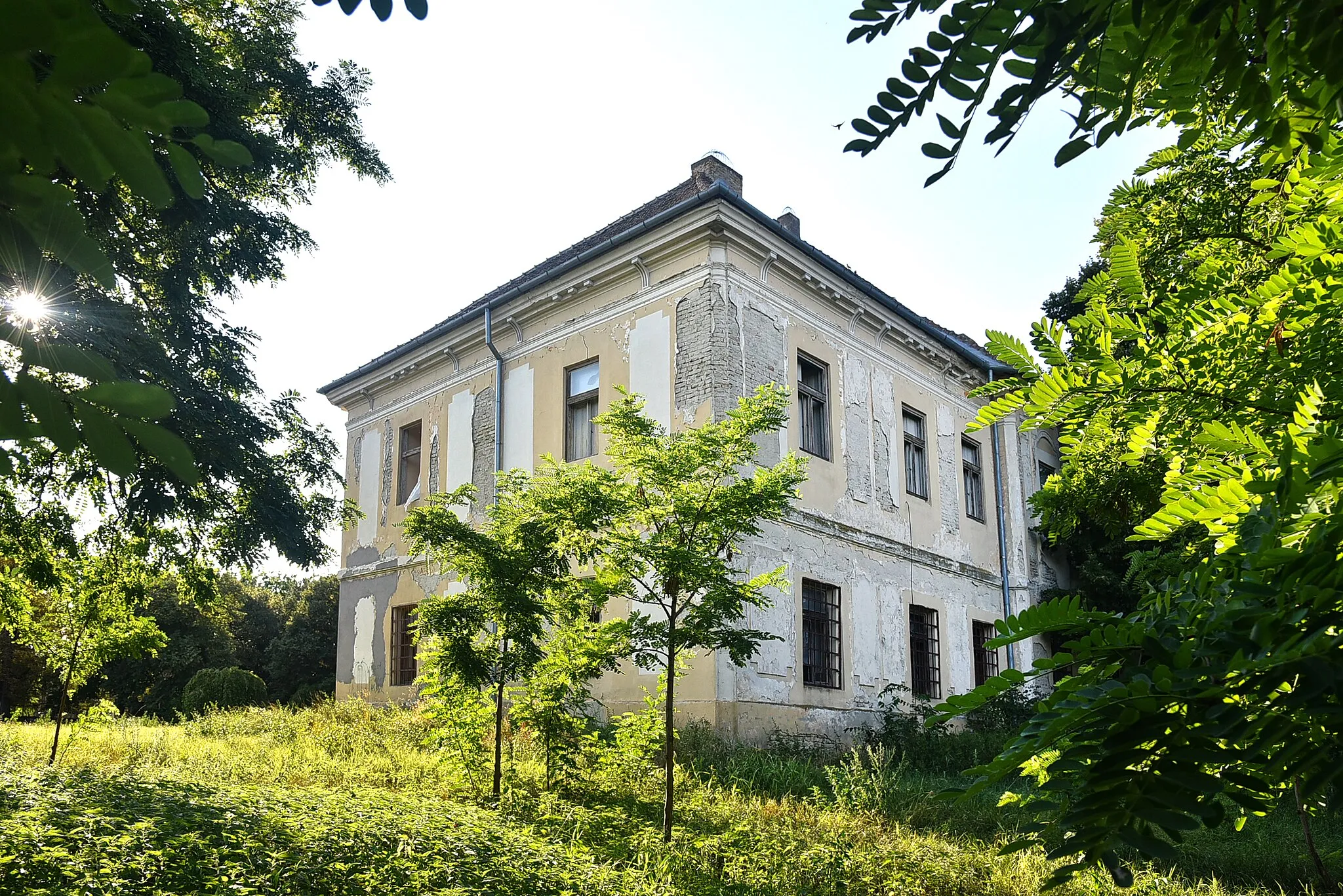Photo showing: Dvorac porodice Kovač se nalazi u mestu Riđica kod Sombora. Fotografisano zahvaljujući projektu Dvorci Srbije.