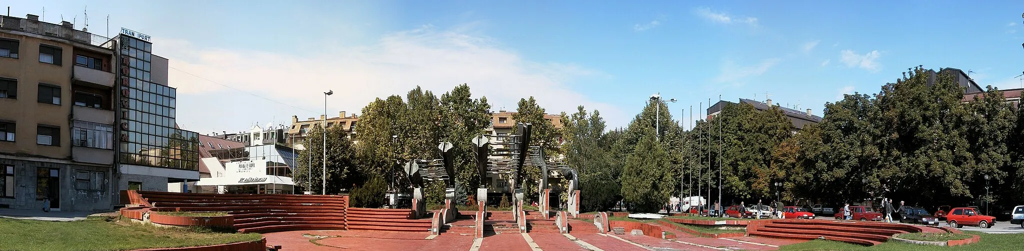 Photo showing: Panoramska fotografija gradskog trga u Rumi. Autor Dragan Maričić.