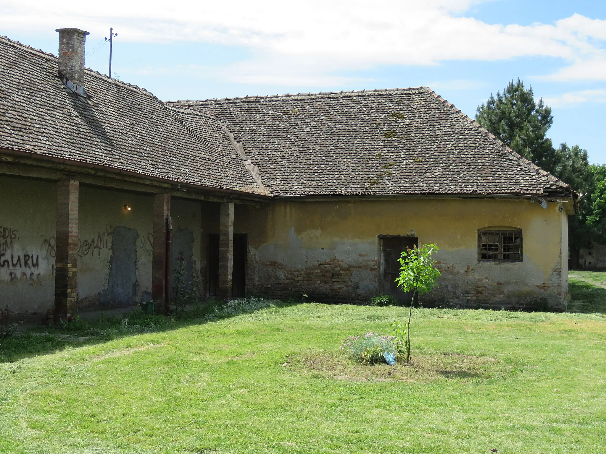 Photo showing: Cultural center of Samoš