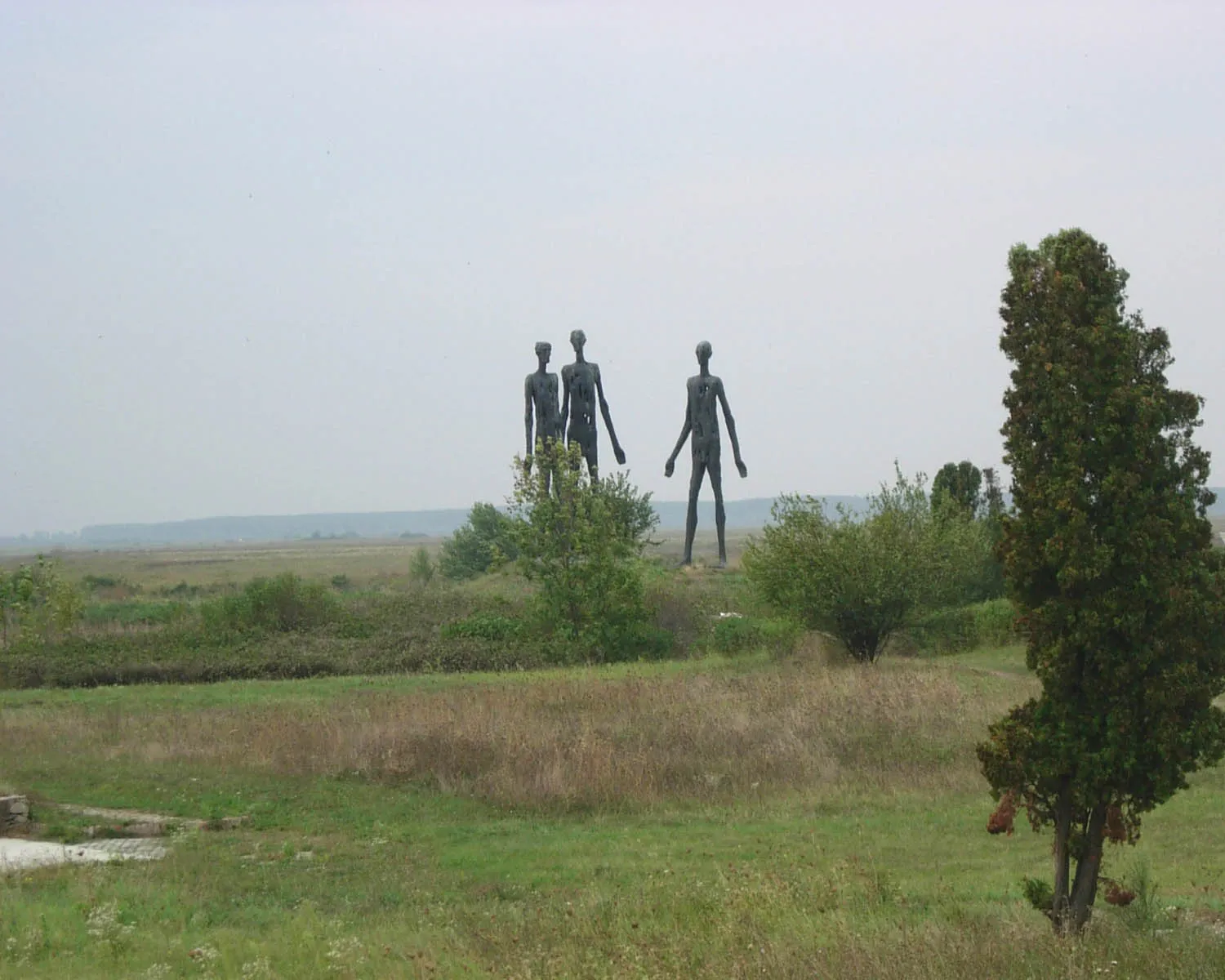 Photo showing: Monument of the 1942 raid victims near Žabalj.