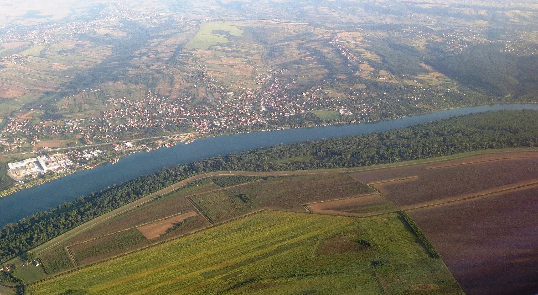 Photo showing: Sava River by Umka, in the Čukarica municipality, eastern Beograd, Serbia