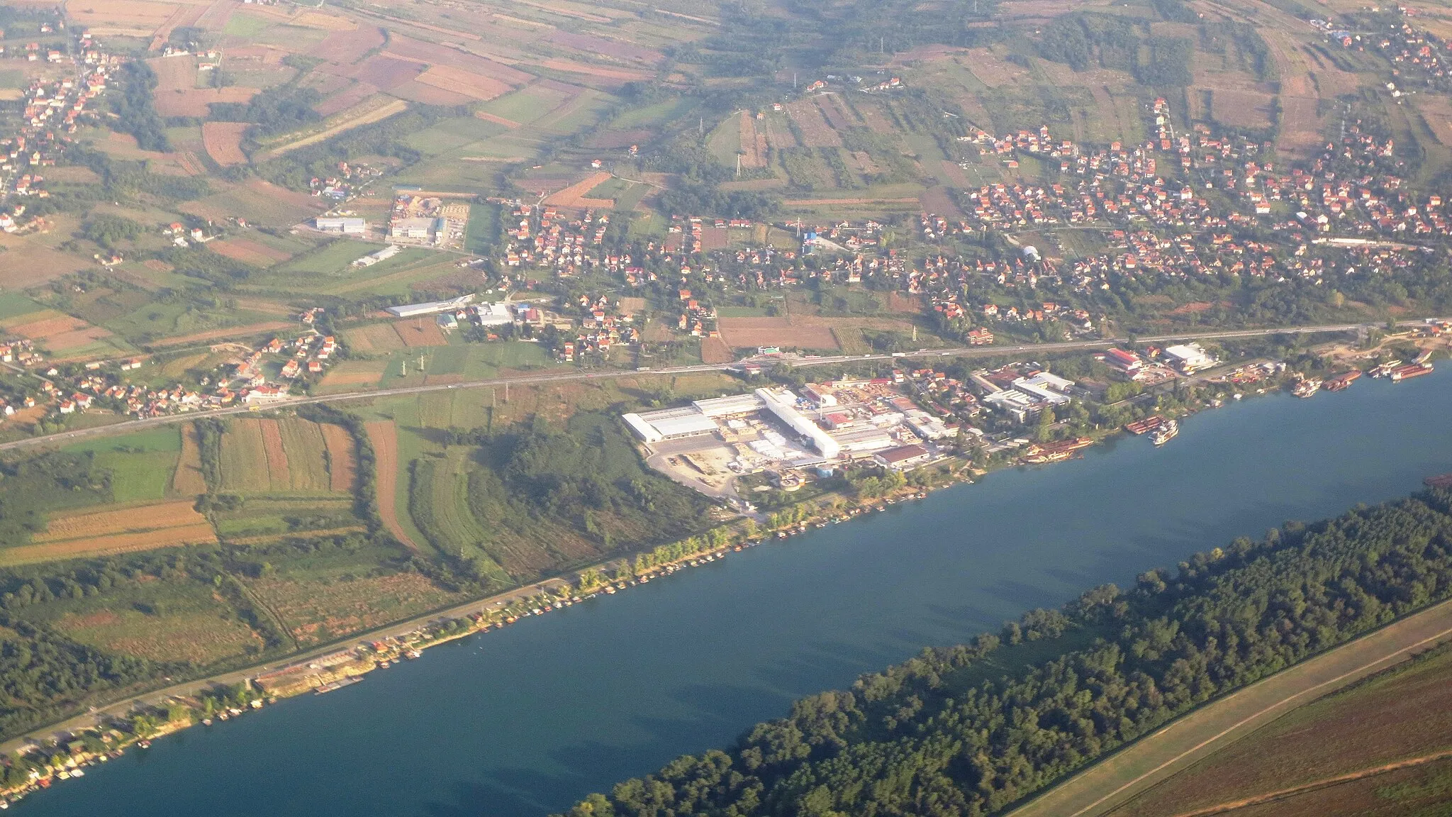 Photo showing: Sava River by Umka, in the Čukarica municipality, eastern Beograd, Serbia