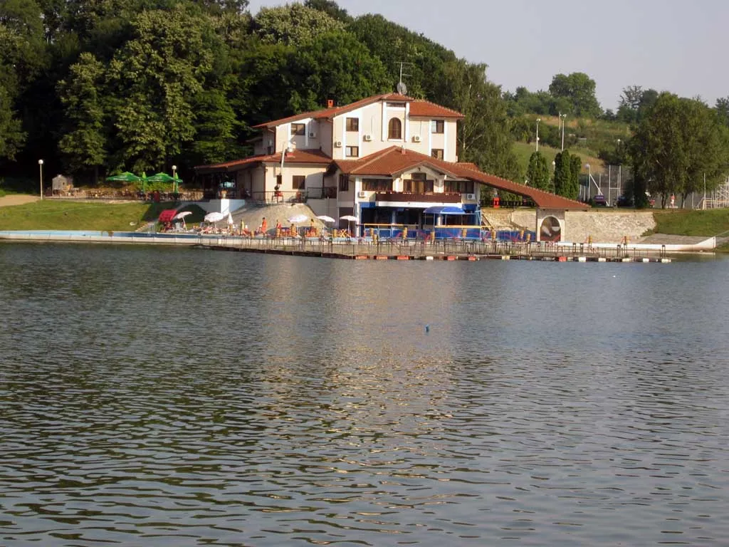 Photo showing: Хотел Језеро на језеру Кудреч