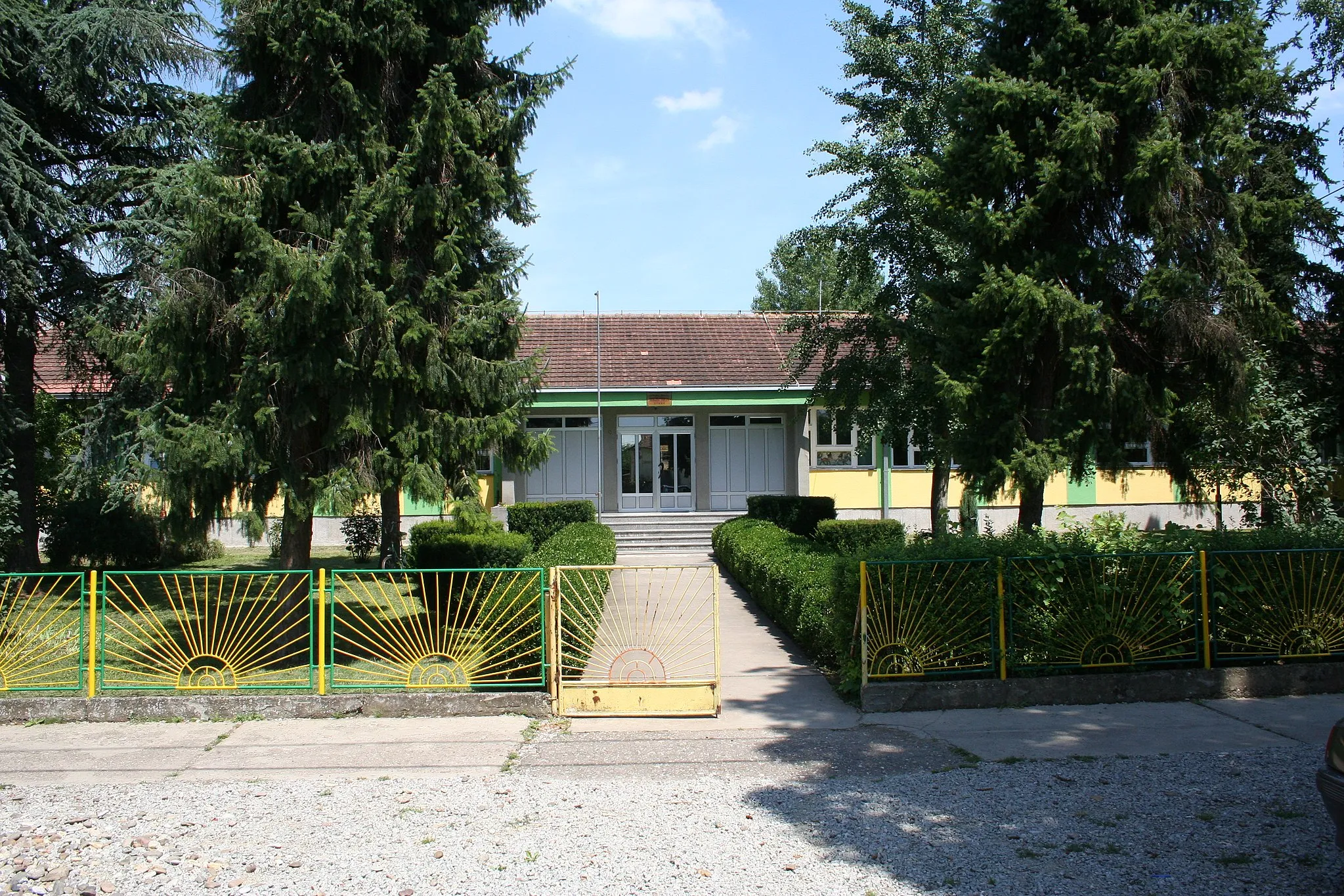 Photo showing: Zgrada škole, Dublje