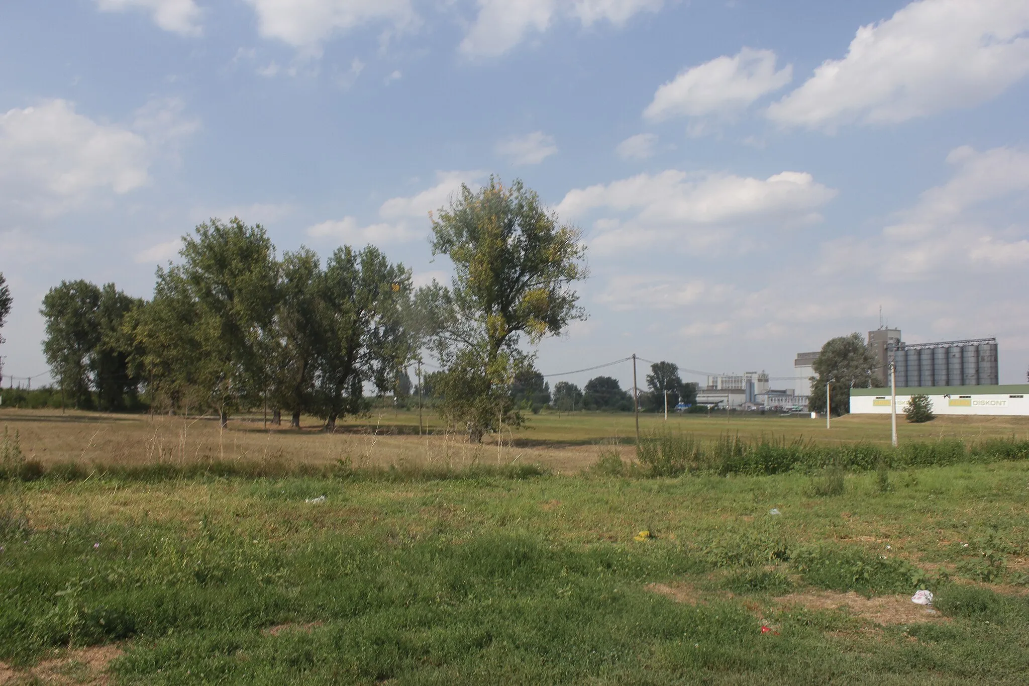 Photo showing: Mihajlovac field is a field near bank of river Sava at town of Šabac