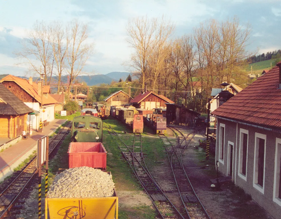 Photo showing: Main station ČHŽ in Čierny Balog.

Author:Stanislav Jelen