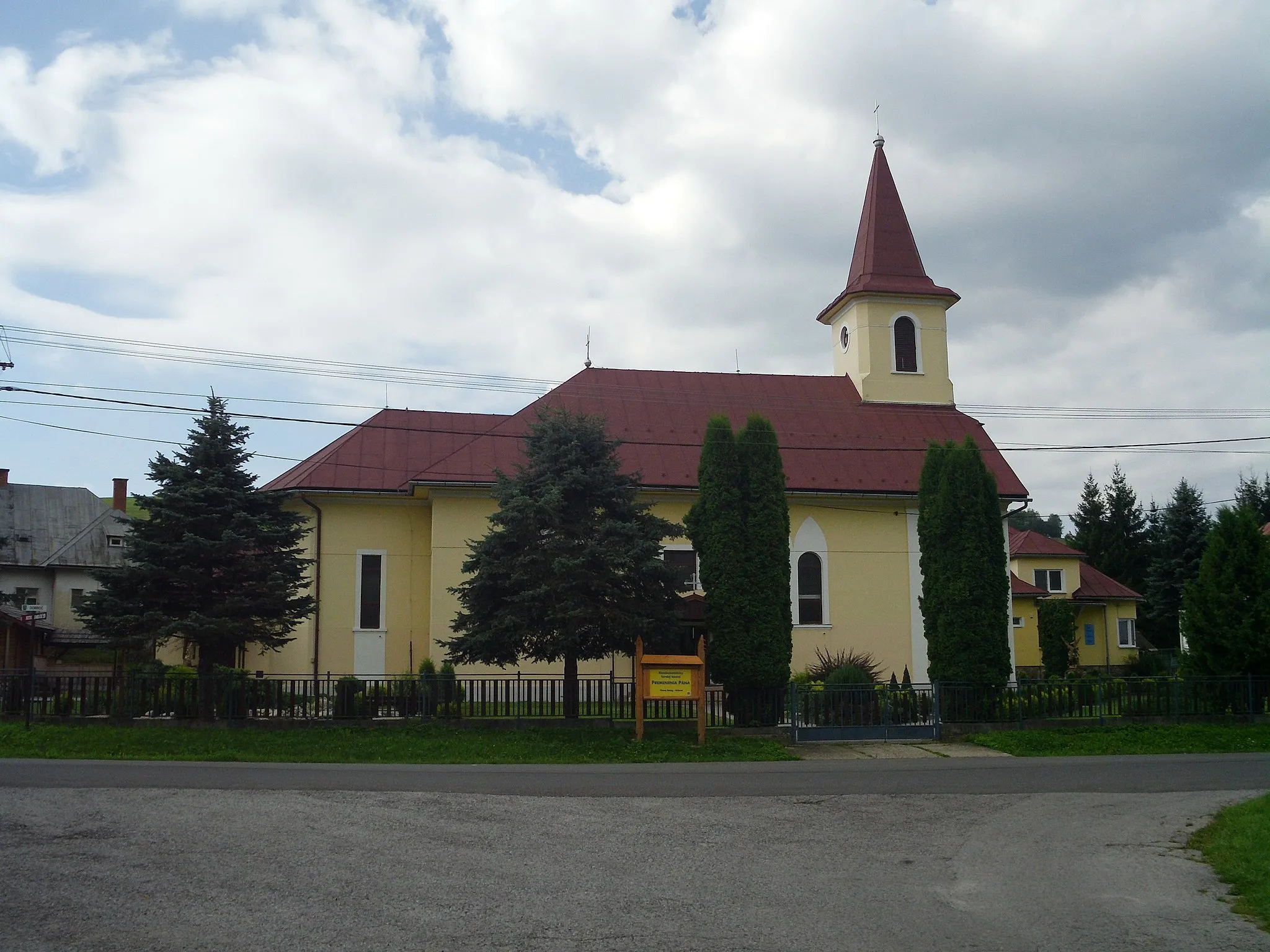Photo showing: Church in Dobroč, a village in Čierny Balog municipality in Slovakia.