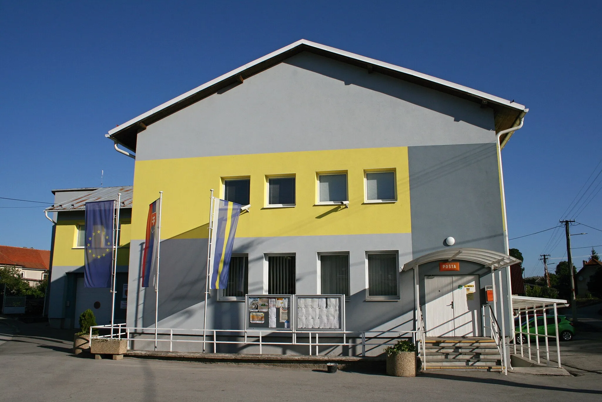 Photo showing: Hrochoť, district of Banská Bystrica, Slovakia - building of the municipal office and post-office