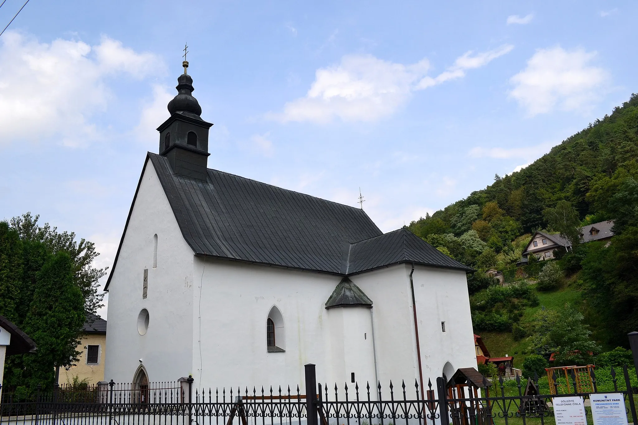 Photo showing: Tzv. špitálsky Kostol svätej Alžbety v Novej Bani; celkový pohľad