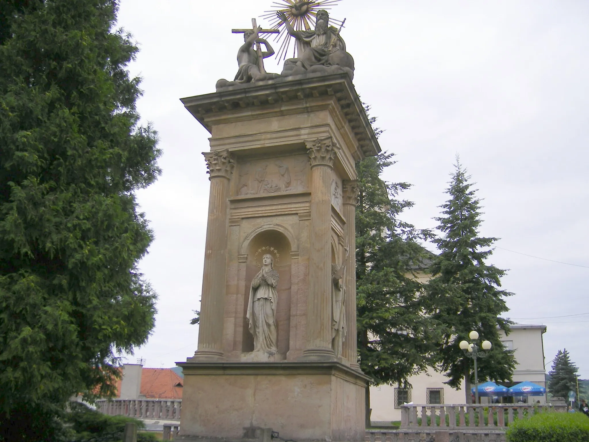 Photo showing: Nová Baňa (ZC), socha Svätej Trojice
