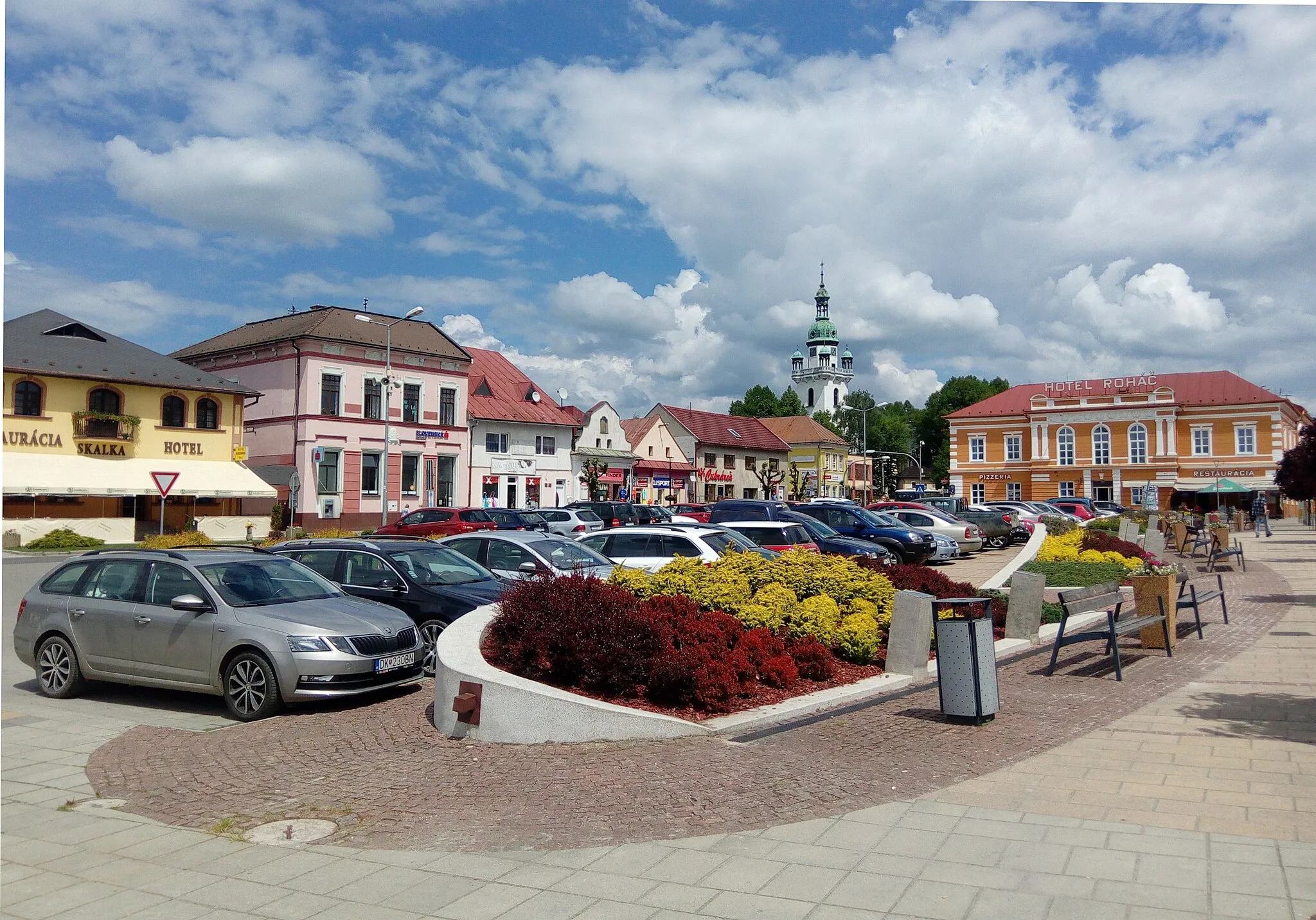 Photo showing: Main square (Štefánik Square) in Trstená, Slovakia.