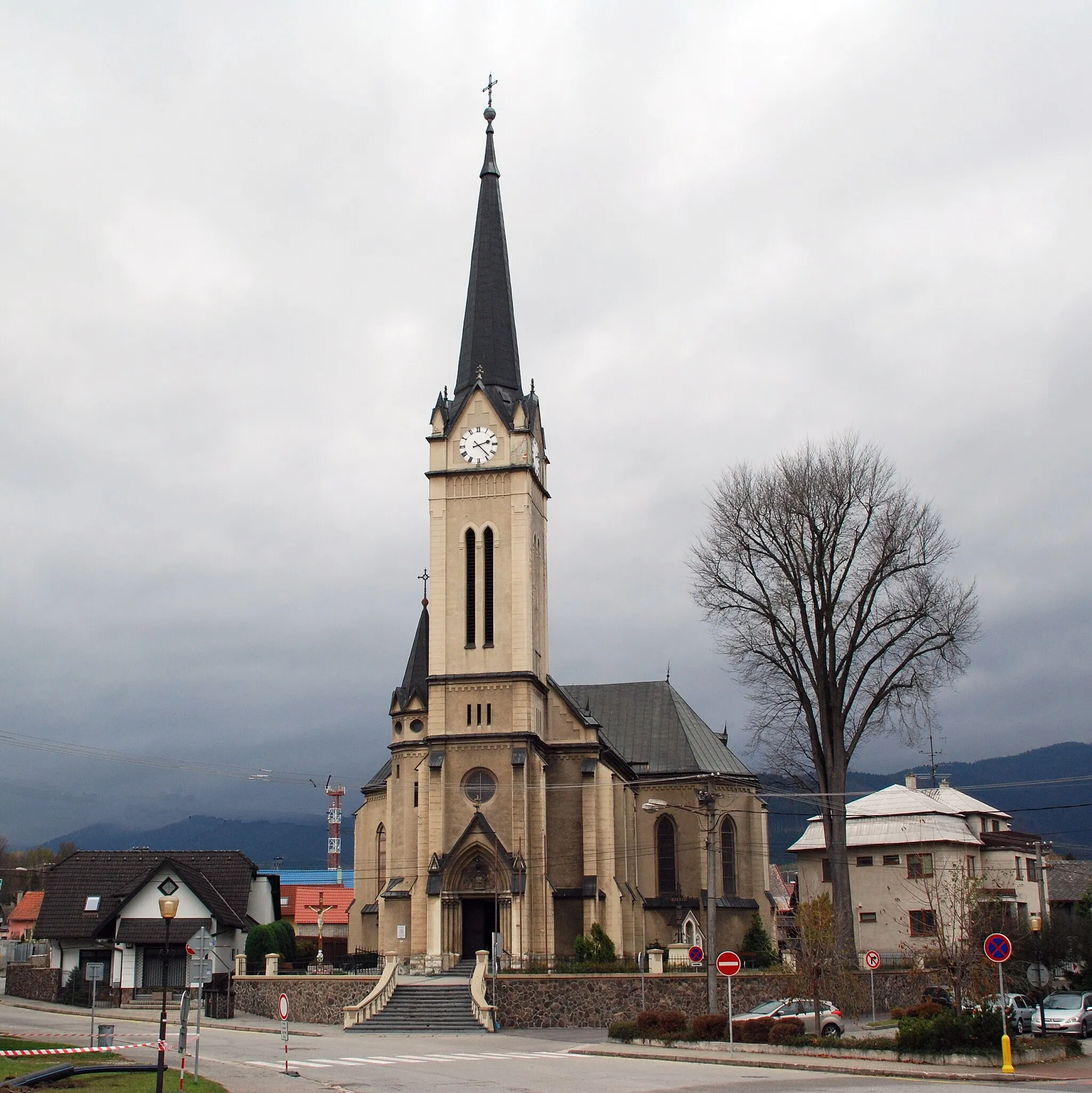 Photo showing: Roman Catholic church in Vrútky, Slovakia. Finished in 1905, project by architect Josef Pfinn. General view.